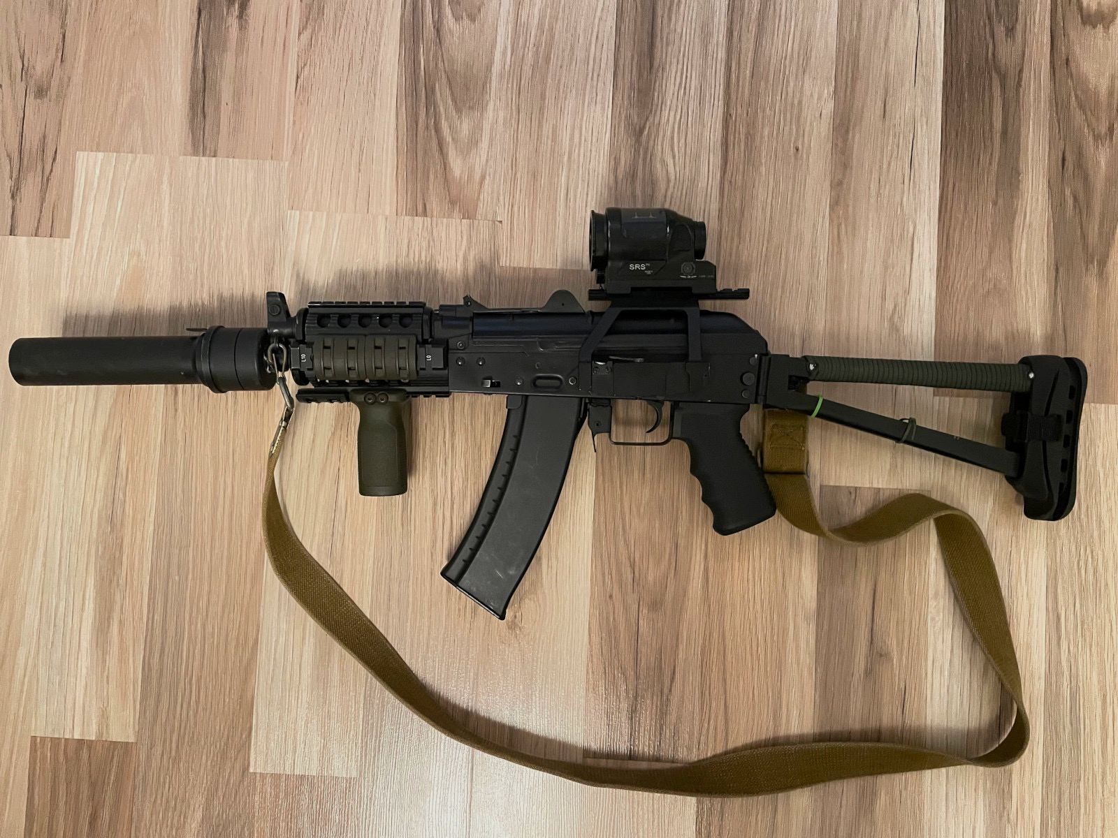 Begadi AK "TACTICAL" SPORT mit diversen Modifikationen und zwei Zielvisieren