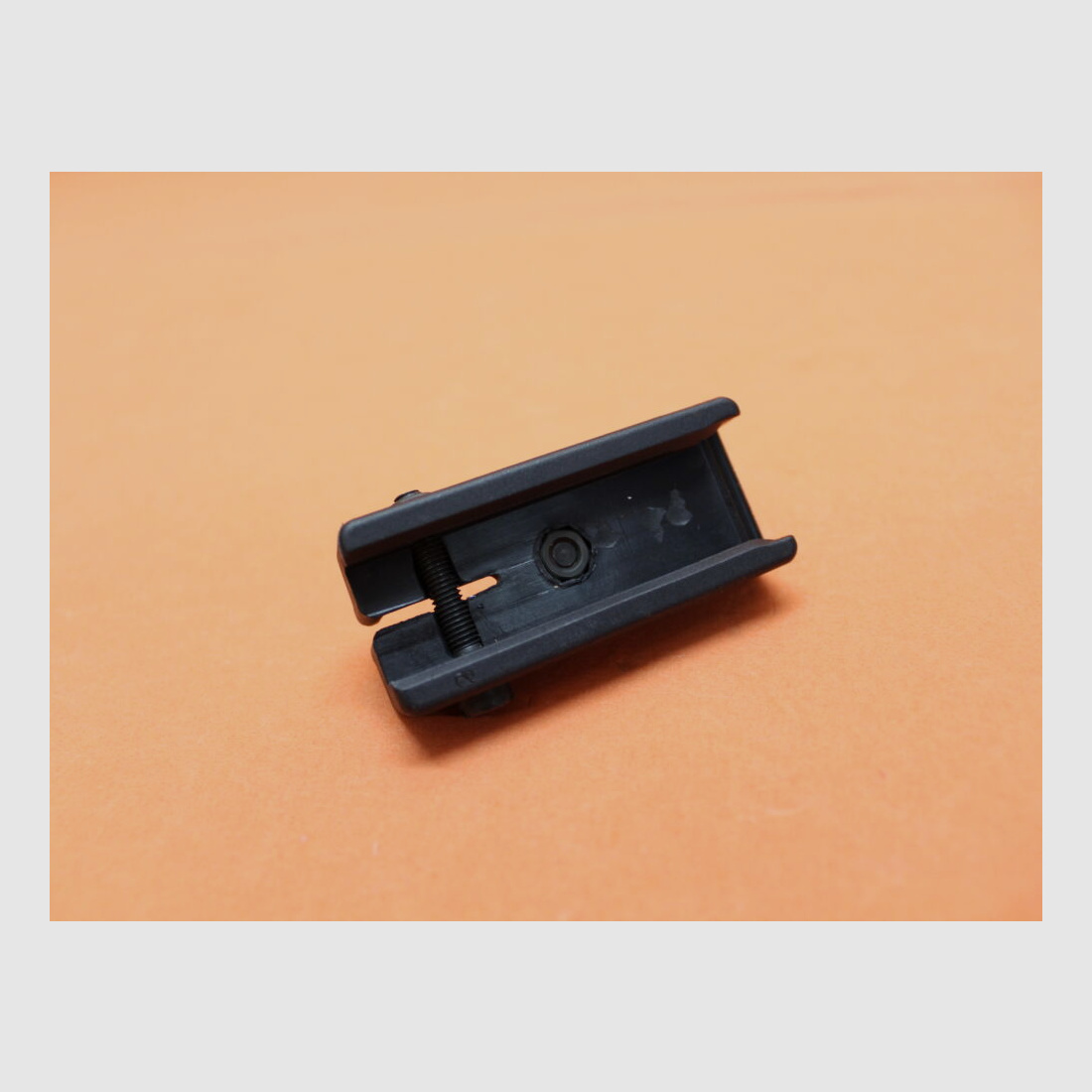 FAB Defense FAB Defense HBA-3 QD adaptateur de bipied pour type Harris en polymère noir avec œillet de sangle (pour profil Picatinny)