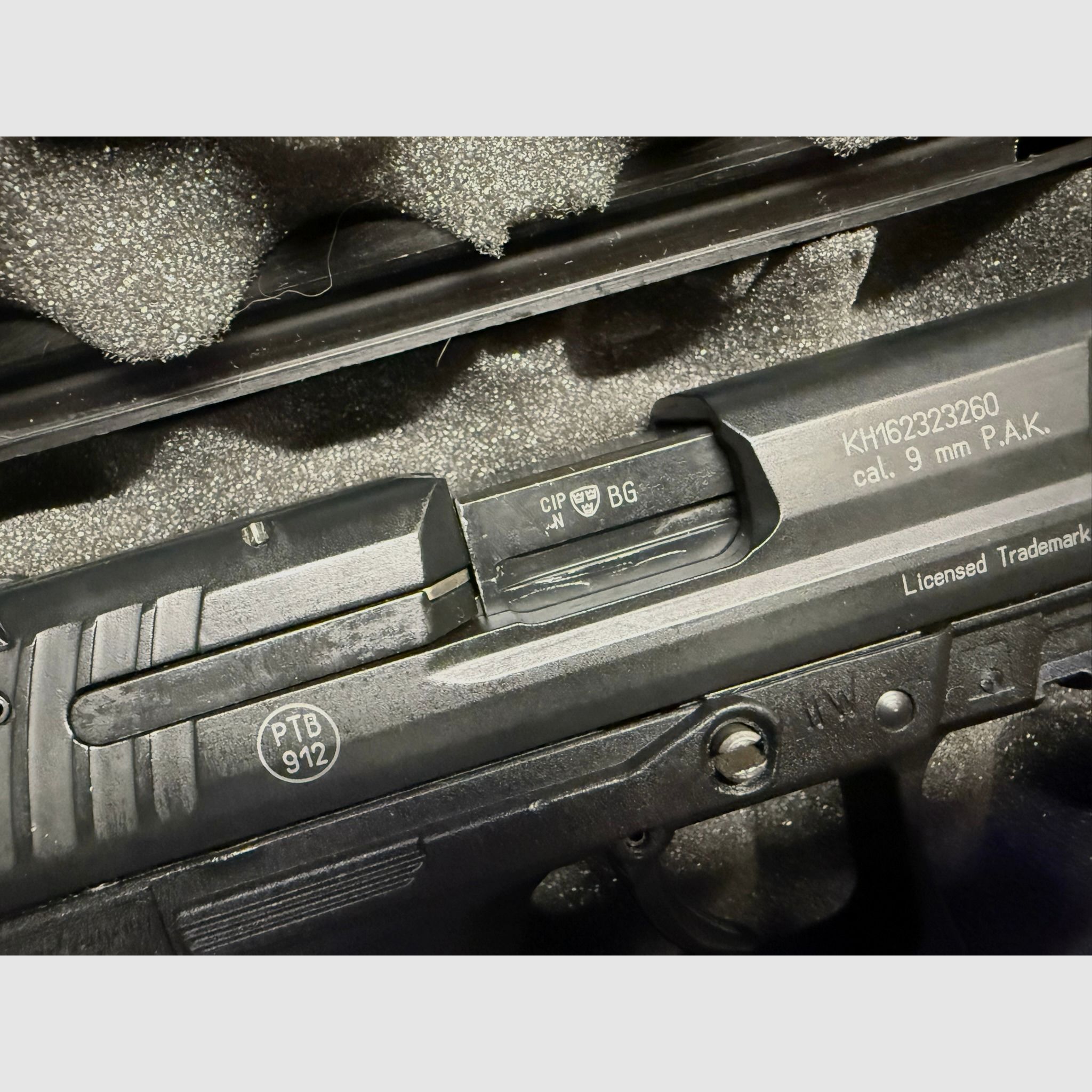 Heckler & Koch P30 9mm P.A.K. + tweede magazijn