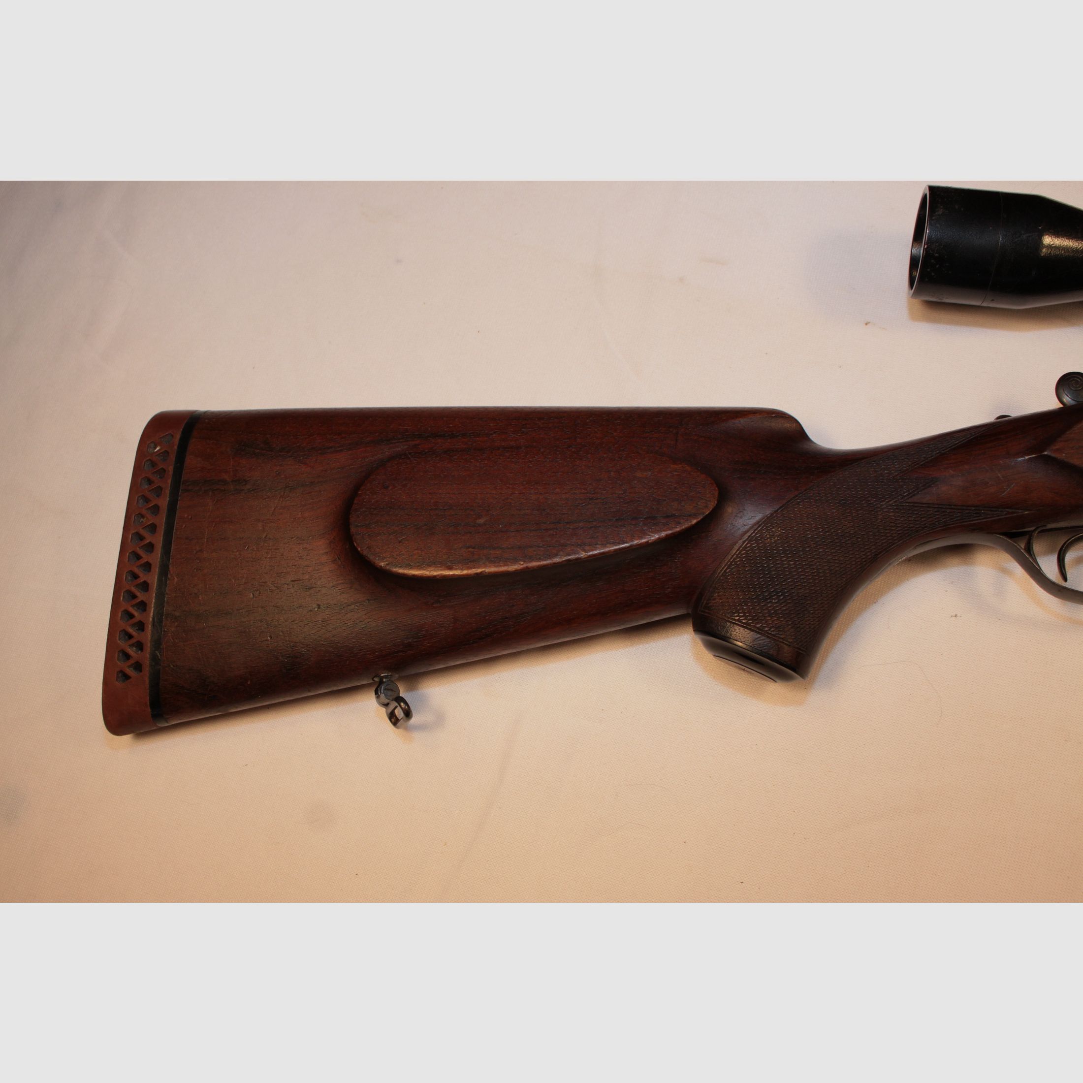 Linkerschaft jachtgeweer in 12/70 en 8x57IRS met geweerschotel.