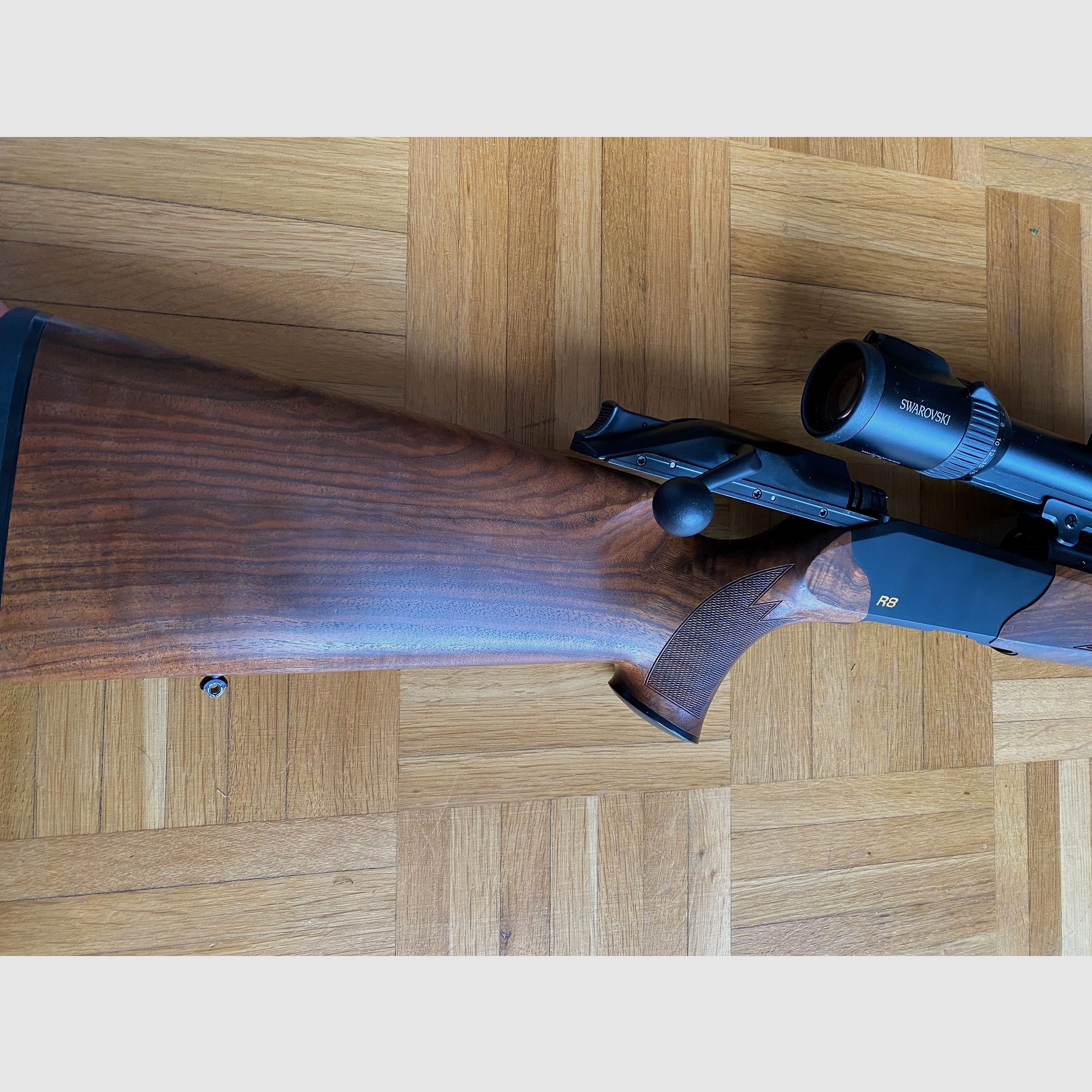 Blaser R8 Holz Standard mit Swarovski Z8i 2,3-18x56