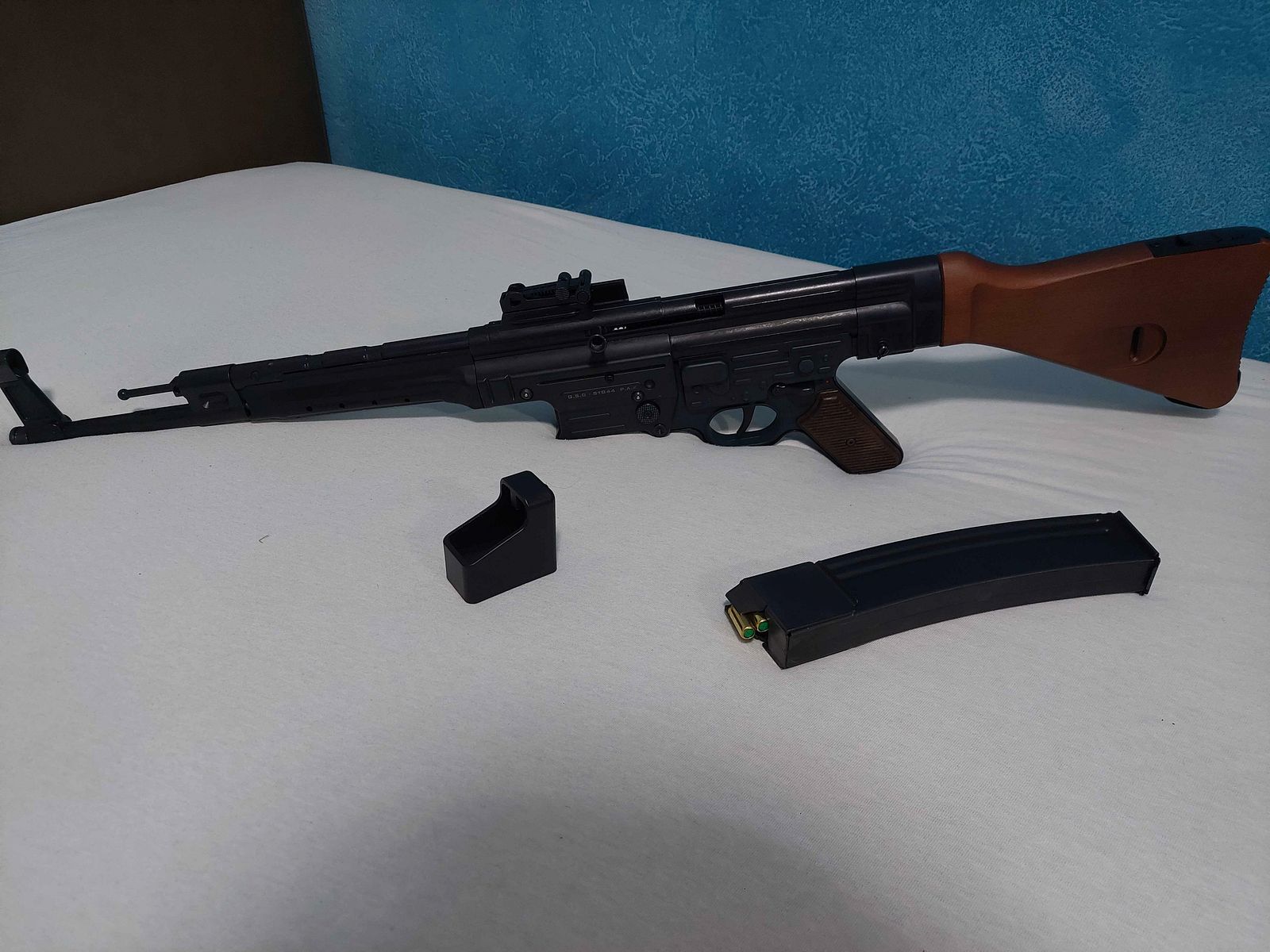 GSG StG44 9mm P.A.K. mit Magazinhilfe und Gewehrtasche.