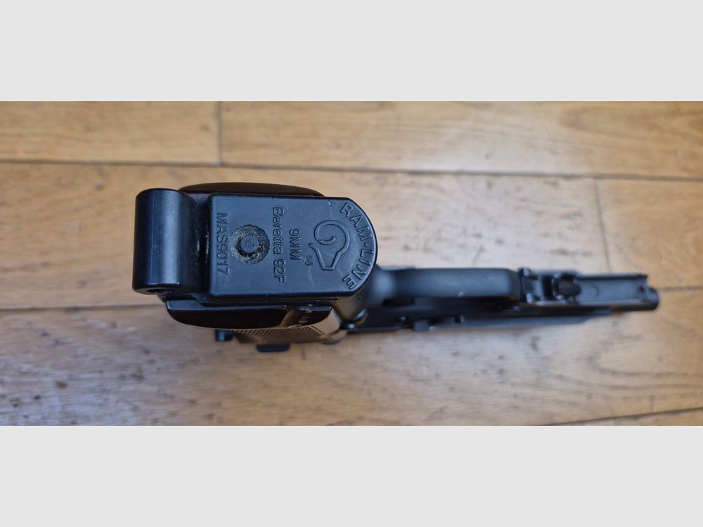 Superb Automatikpistole Beretta 93R – Weniger als 2.000 Exemplare! – Pony-Futteral für Fauré Le Page – Perfekte Anpassung an die Waffe – Sehr seltener originaler klappbarer Schaft – 1 Magazin mit 15 Schuss und 2 Magazine mit 20 Schuss – Ausgezeichneter Zustand, fast neu – TBE ++ – Kategorie A2 – Export AUSSCHLIESSLICH, Bild 14 von 29