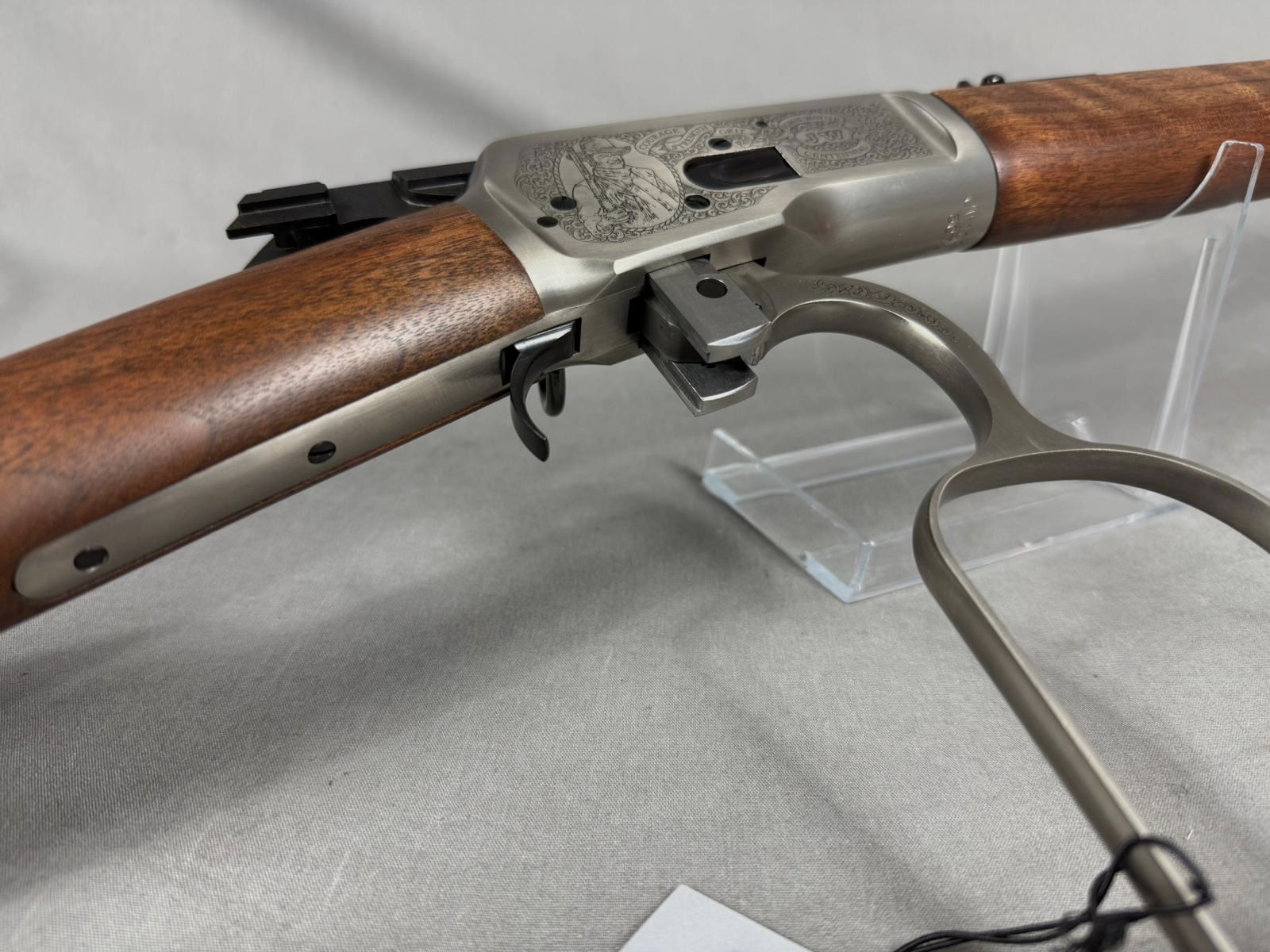 Winchester Mod. 1892  "John Wayne 100th Anniversary Custom Grade"   (.44-40 WCF)