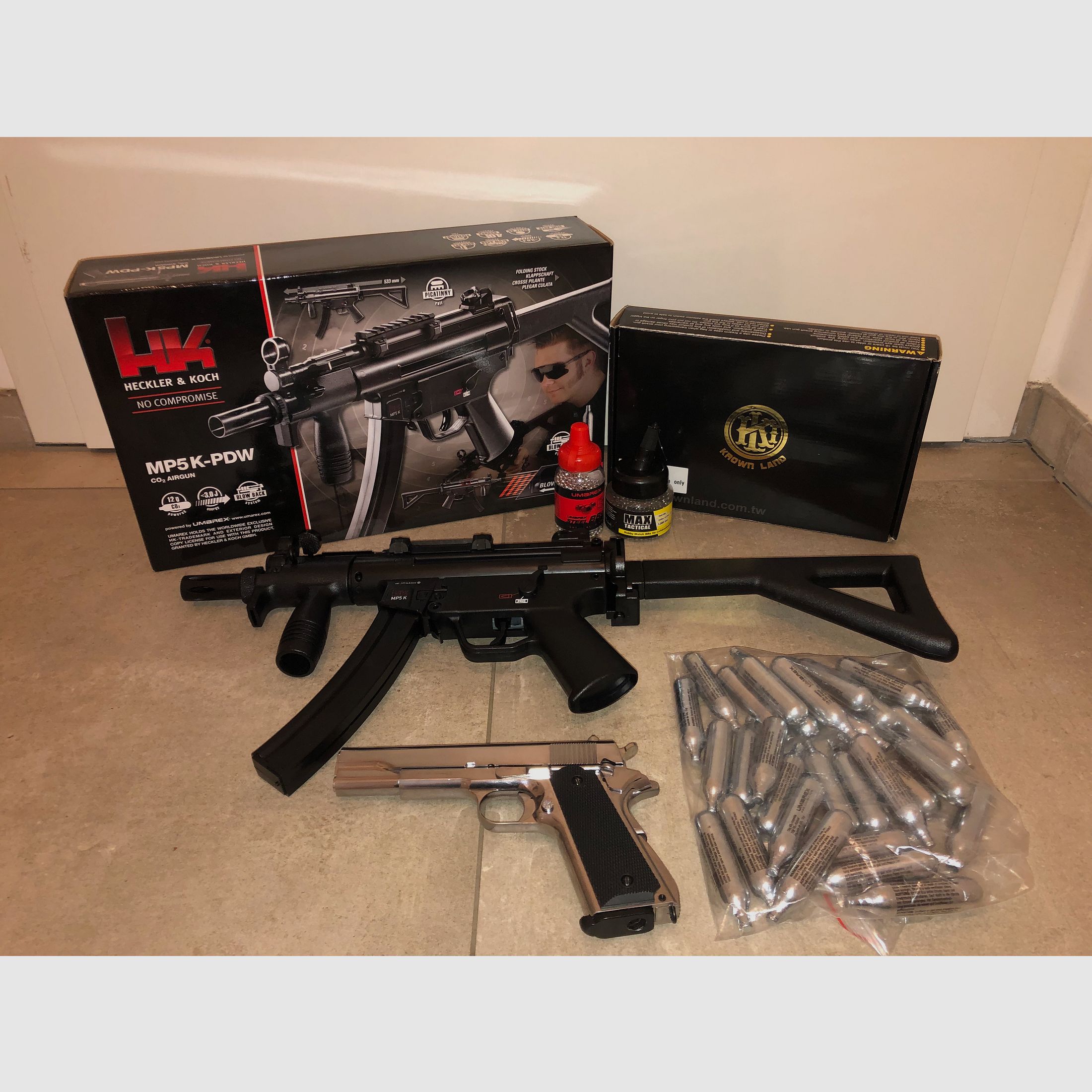 2 CO2 Waffen —  (1x KLI M1911-A1 Vollmetall & 1x Heckler und Koch MP5 K-PDW)