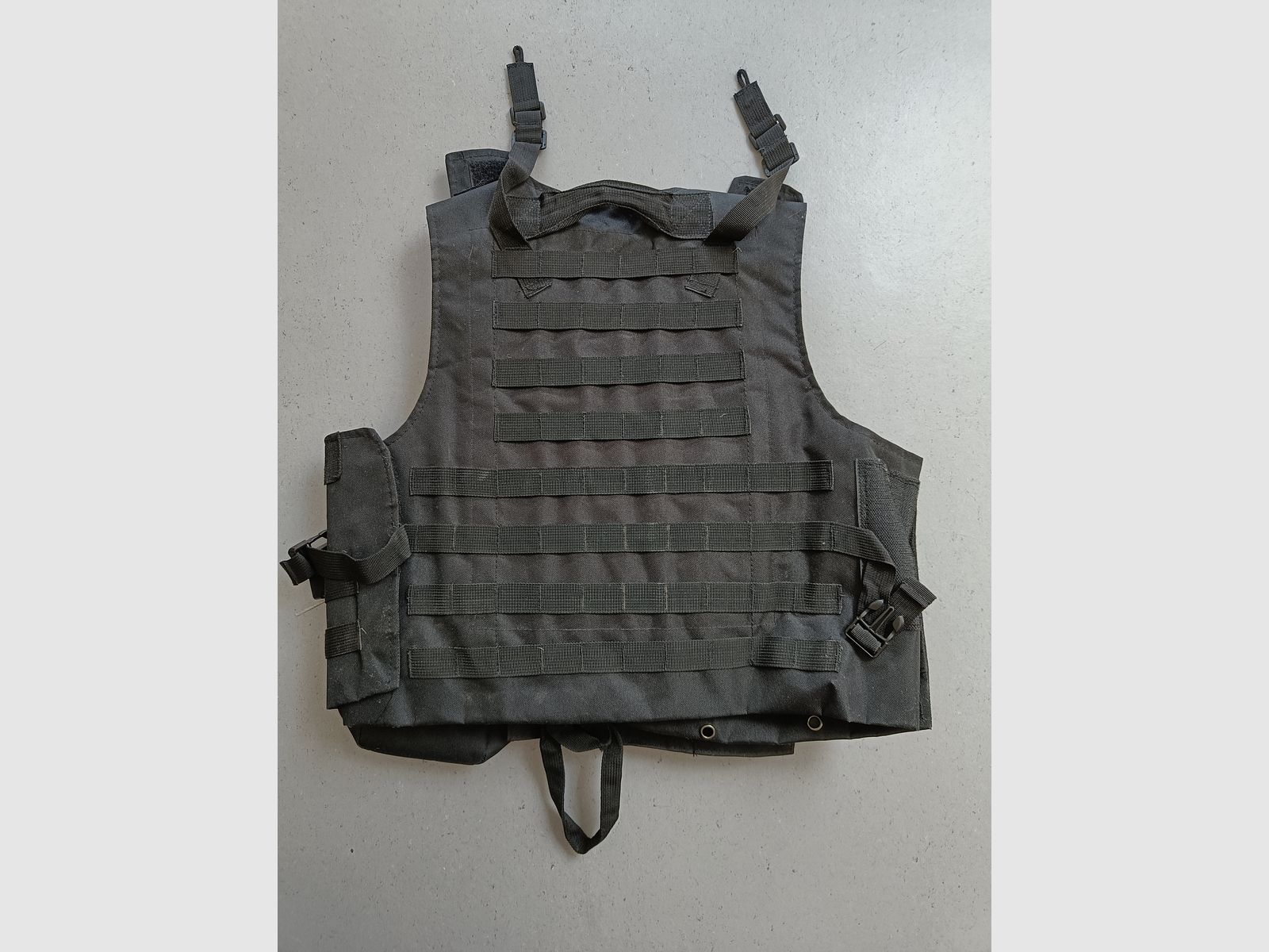 Komplette Airsoft-Ausrüstung – Gewehr, Weste, Visier, Tasche, Speedloader – Alles dabei!