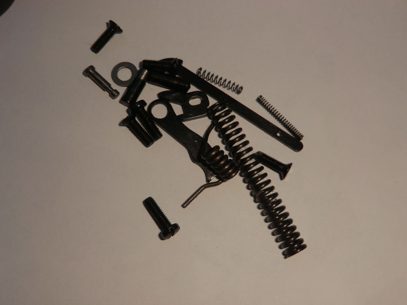 LUGER R94 Revolver 9mm K.  6-Schuss PTB: 698,  Beschuss: 00,  teils zerlegt, aber mit Teilen
