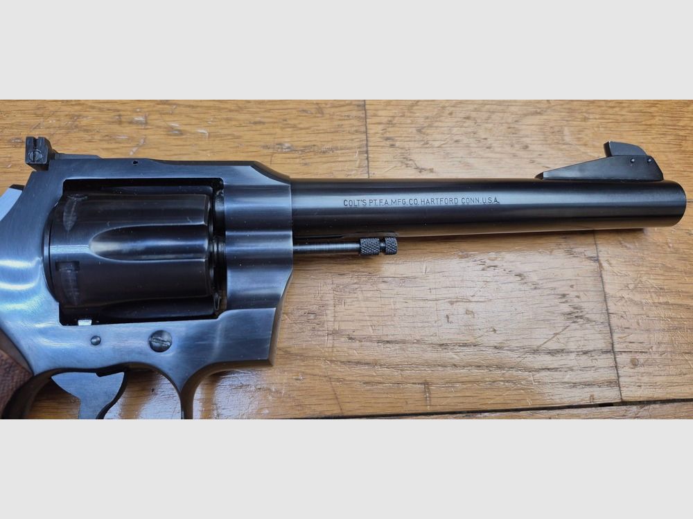 Mythos Revolver Colt Officer Model Match – Kal. 38Sp – Schwerer Lauf 6 Zoll – Waffe aus Hartford um 1960 – Ästhetik und Mechanik auf höchstem Niveau – Seltene Stück für das Schießen und Training in sehr hoher Qualität – Ausgezeichneter Zustand, fast wie neu – TBE +++, Bild 24 von 25