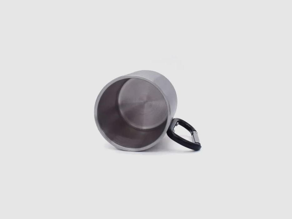 Double-walled stainless steel mug with blue carabiner handle