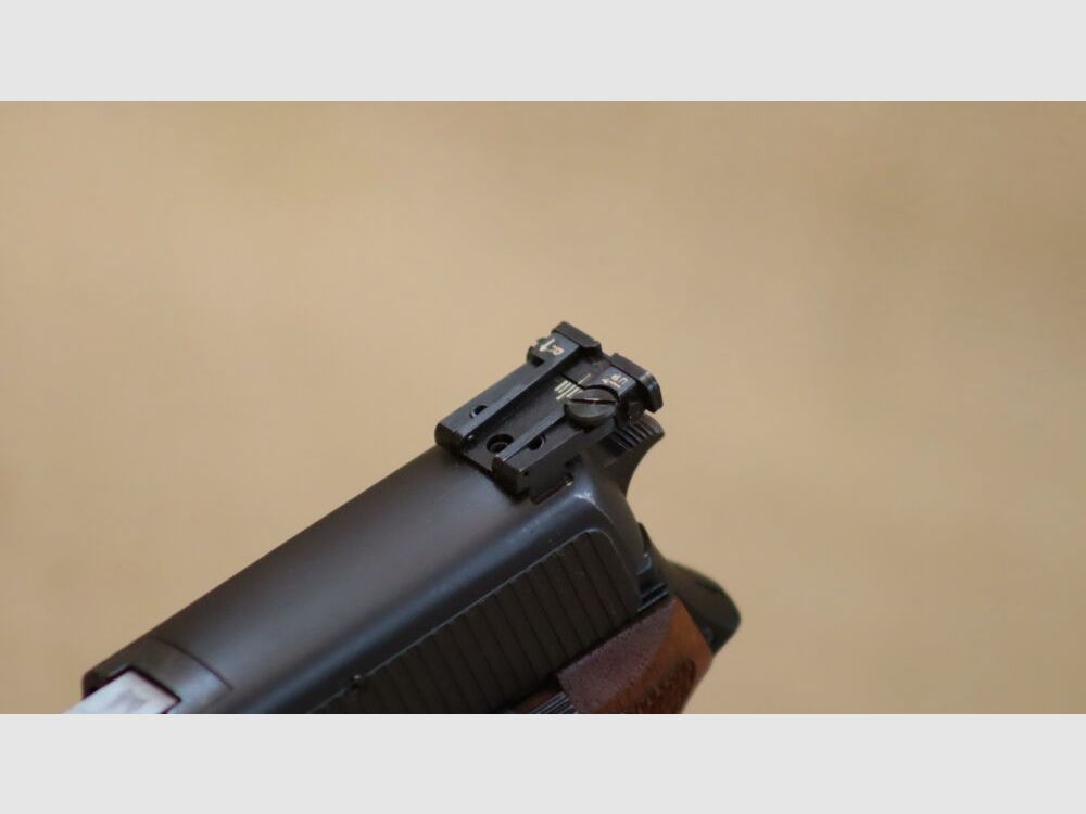 SIG Sauer P220 9mm Luger