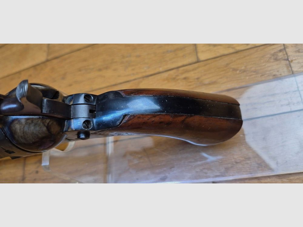 Muy bonito y poco común revólver 1873 "AMERICAN BUNTLINE" – Cal. .44 WCF (.44-40) – Cañón de 18" (46 cm !) – Culata desmontable de madera y latón – Fabricación de Uberti de 1972 – Mecánica impecable – Muy buen estado estético – TBE/TBE+, imagen 35 de 39