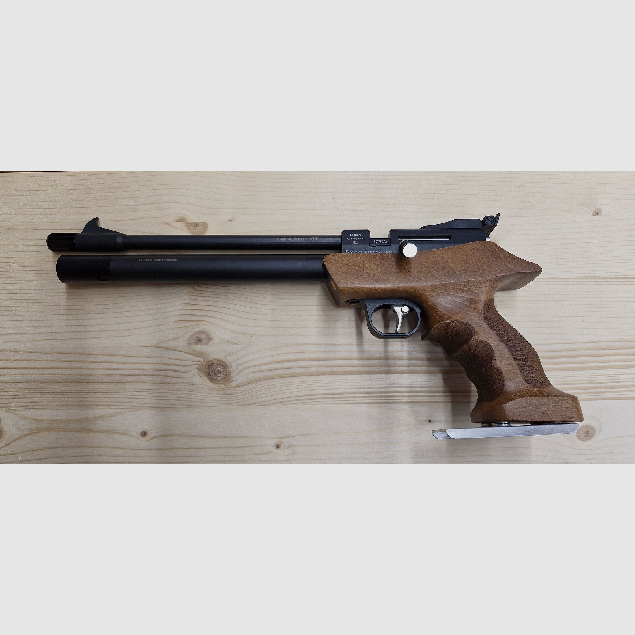 Luftpistole Diana Bandit, Pressluft, Magazin, Schalldämpfer – mit Luftpumpe, Auflage, 4,5mm-Diabolo, Ständer, Zubehör