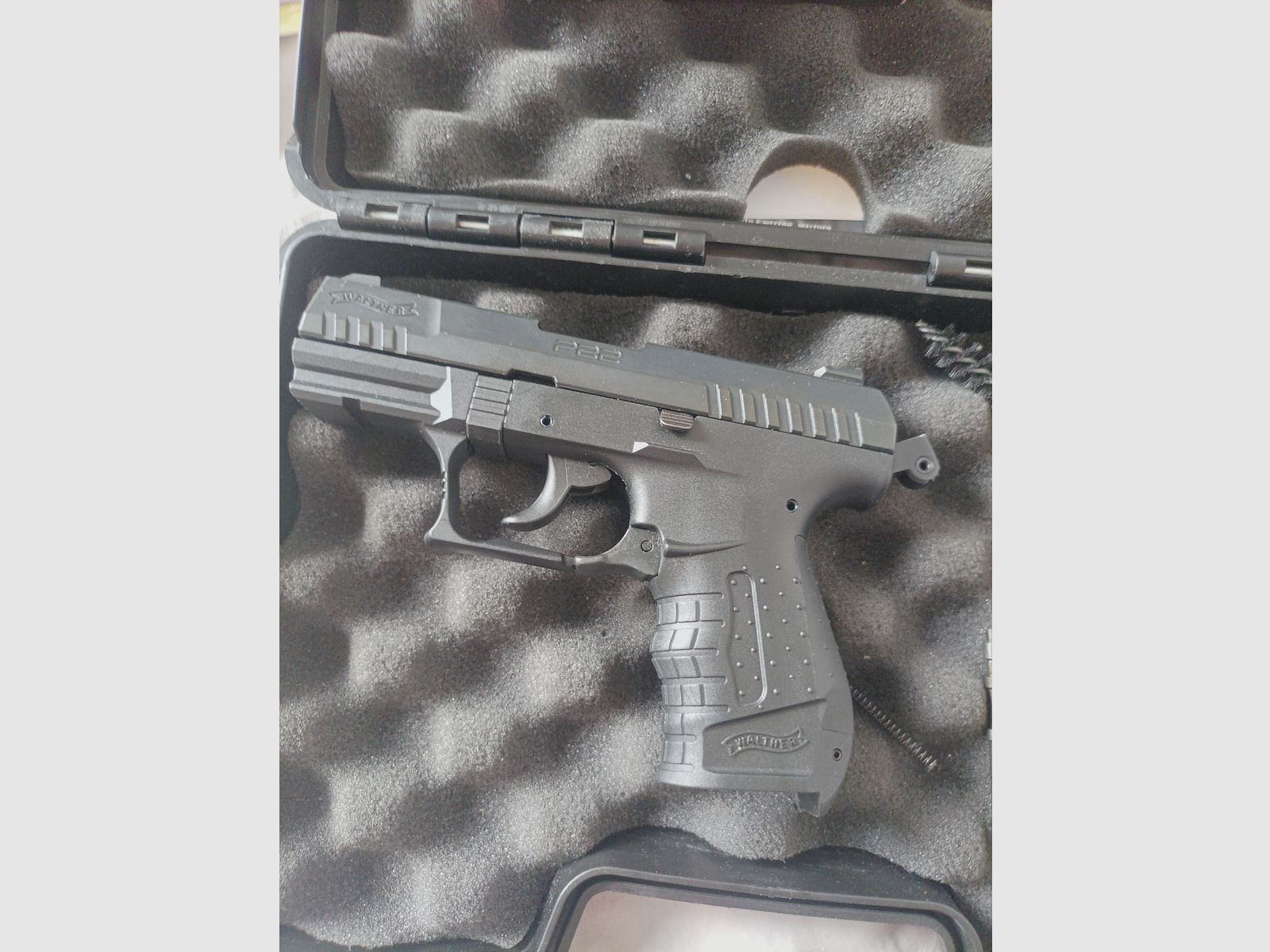 P22 Schreckschuss prêt avec 50 cartouches à blanc