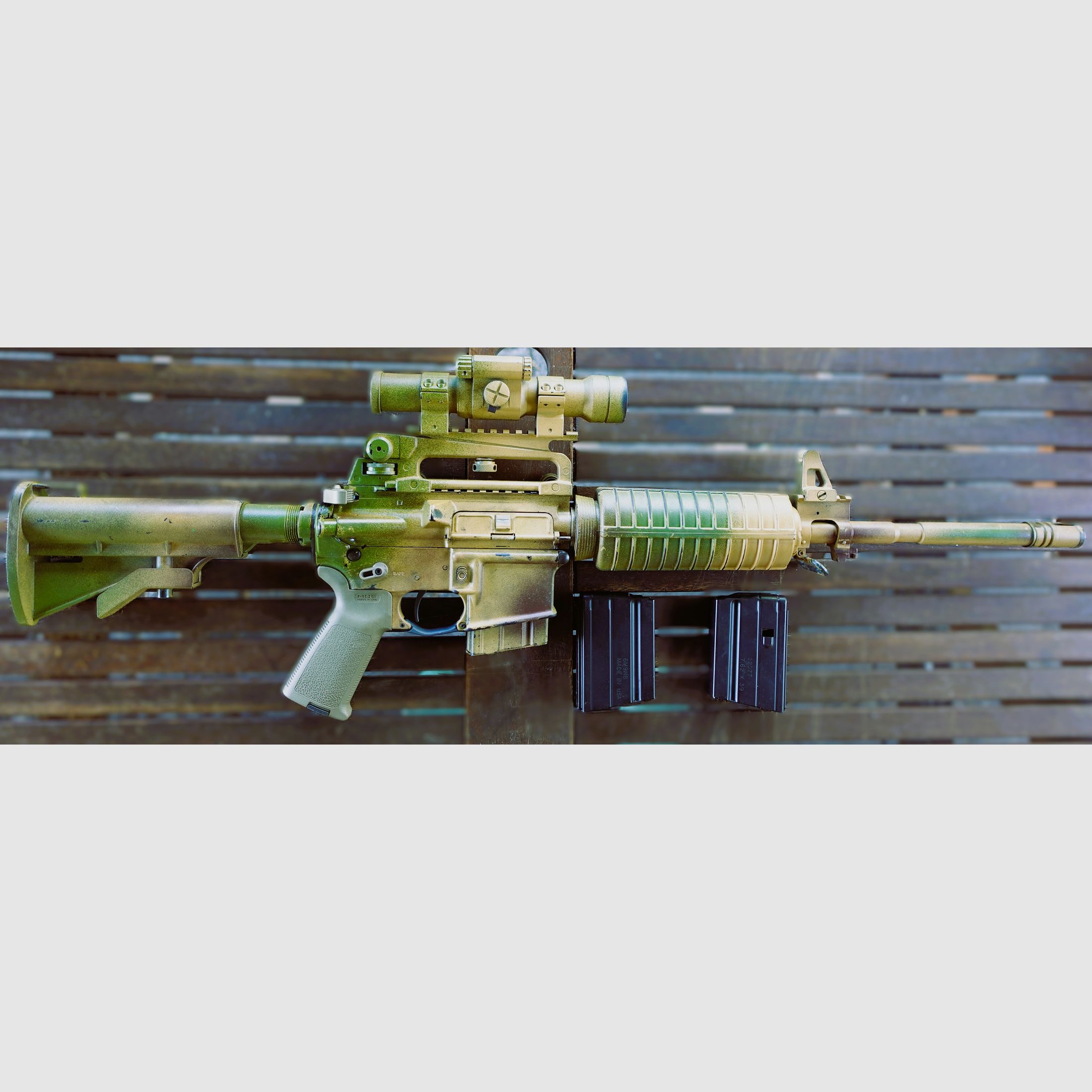 Windham 7,62×39 AK SRC AR15 w 7,62x39 z Aimpoint 9000 Blood Diamond