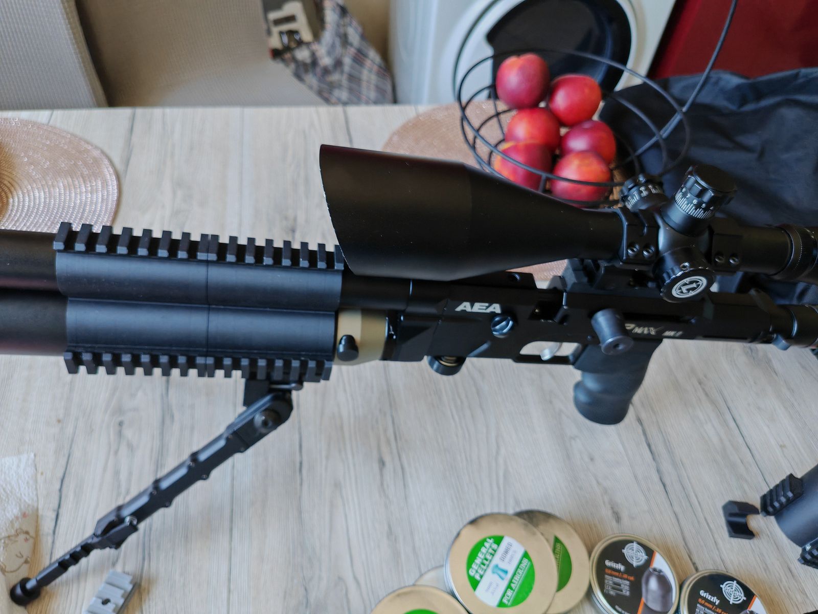 AEA HP Max MK 2 mit Zubehör, Schalldämpfer, Zielfernrohr, Zweibein Munition