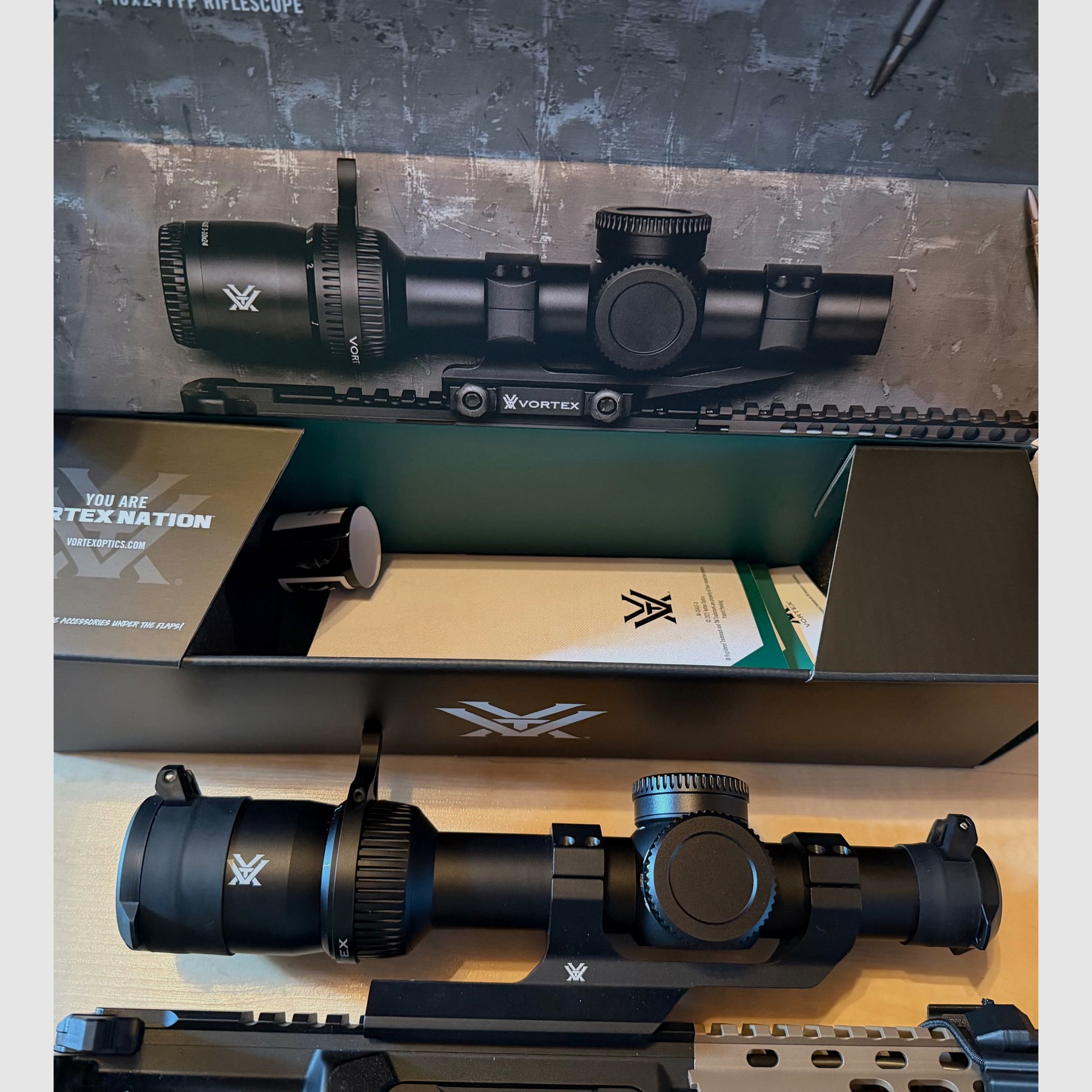 Vortex Strike Eagle 1-10x24 FFP EBR8 BDC MRAD + Vortex scope mount, immagine 2 di 3