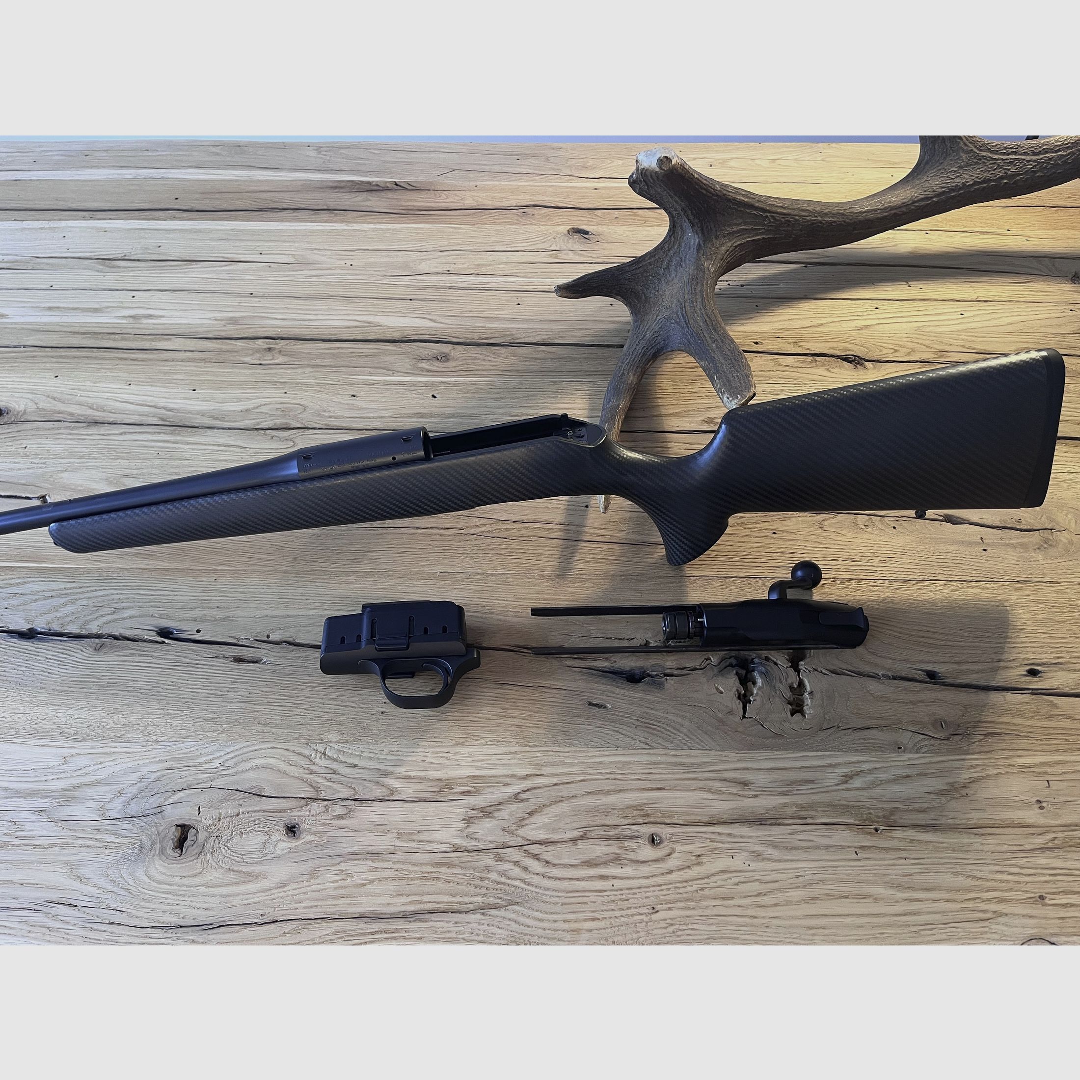 Blaser R8 .300 Win. Mag. | Raven Arms Carbon M80 | canon 52 cm | extrêmement léger et maniable, image 3 sur 7
