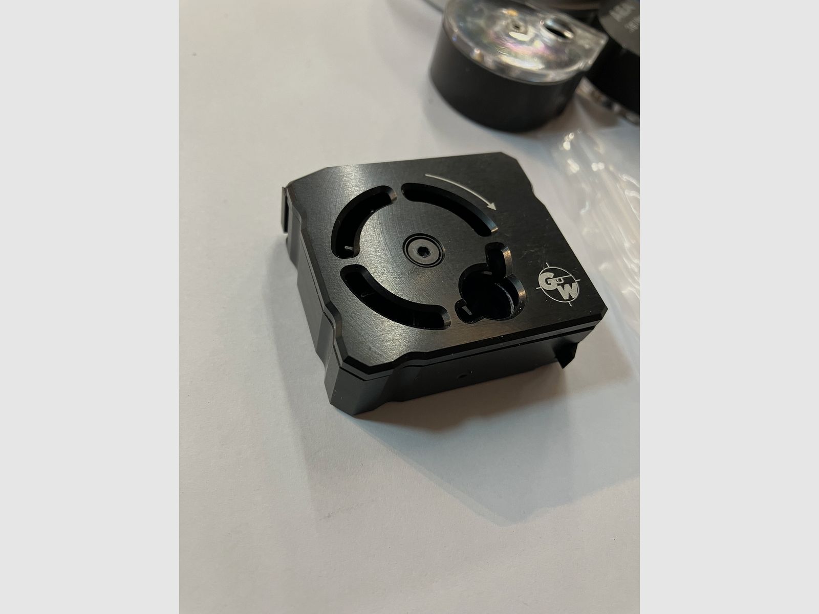 HP Max MK2 mit Schalldämpfer, Sig Romeo5 Rotpunktvisier und Zubehör
