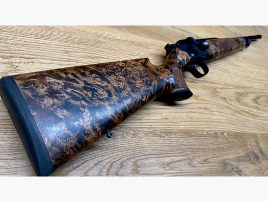 Blaser R8 Custom Schaftholz HK 9-10 / mit vielen Goldelementen / Standardkaliber nach Wahl / TRAUMWAFFE