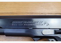 Iconique Colt 1911 Gold Cup National Match – Serie 70 – cal. 45acp – Exemplaire préparé avec Bushing Briley , Kit DPM et plaquettes Hogue (le top!) – Détente réglable ultra nette – Bronzage splendide – Dessus de culasse striée et plat – Canon Match – Arme de 2021 n&rsquo;ayant quasi jamais vu la poudre (400 coups!) – Le Python des 1911 livré dans sa mallette d&rsquo;origine complète – État neuf !