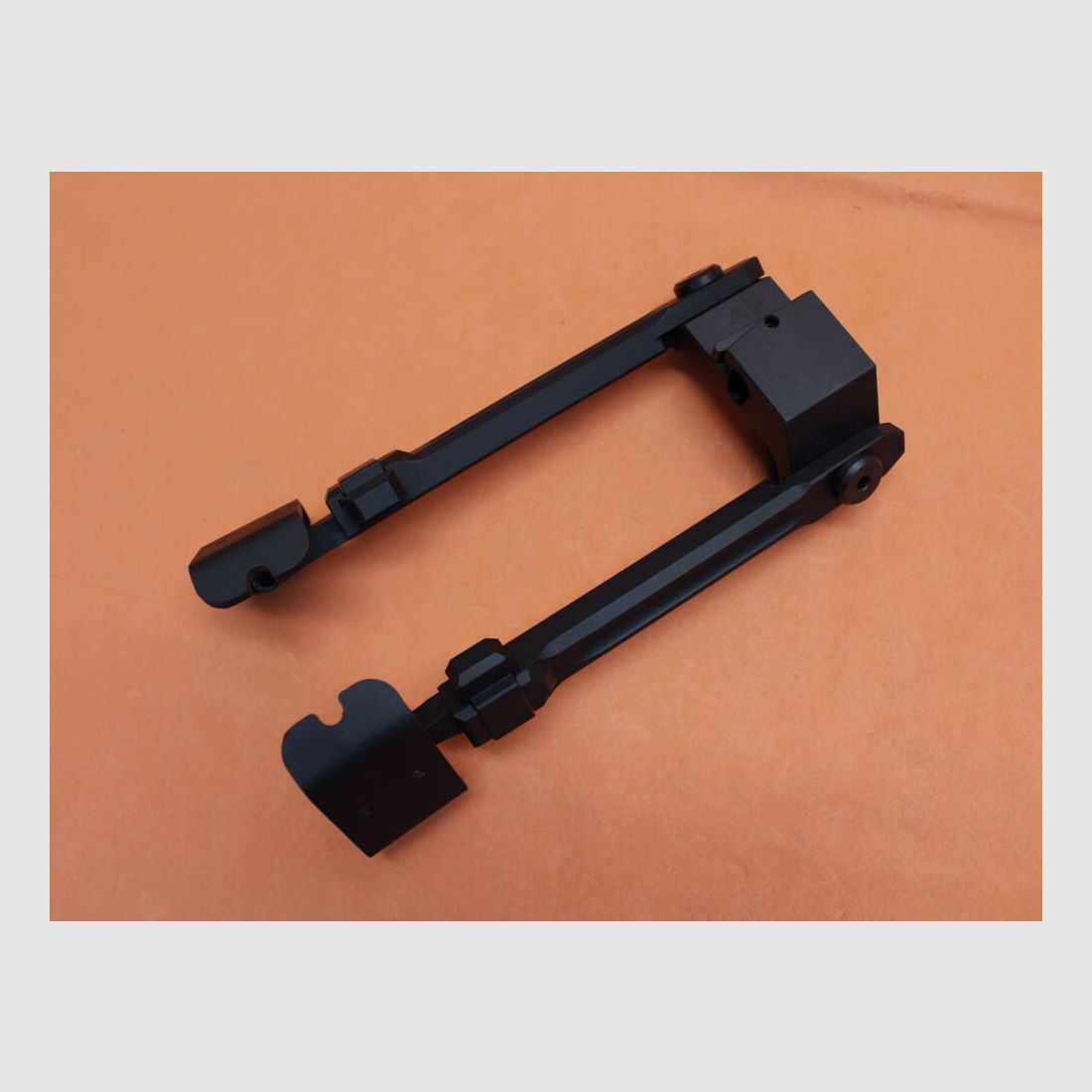 Fortmeier Fortmeier bipode H210 3-P 06:00 altezza ca. 210 - 260mm alluminio nero con regolazione dei supporti e sci