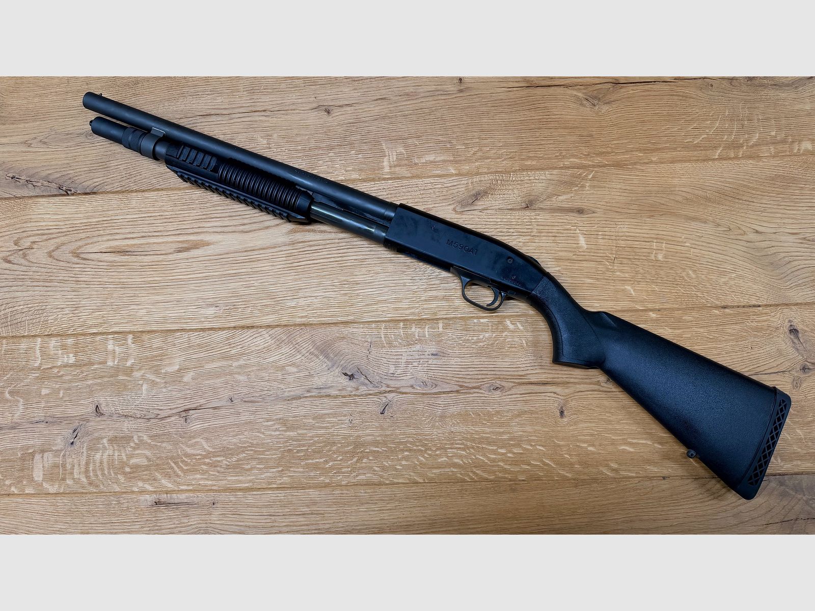 Mossberg Modell M590A1 Vorderschaftrepetierflinte / 12/76 / inkl. Magazinverlängerung / Optic Ready