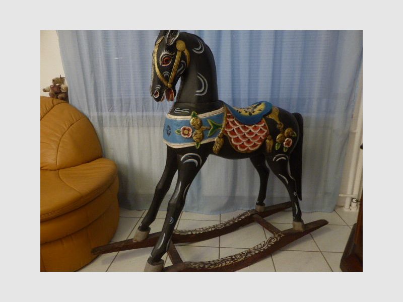 Maestro carpintero artista caballo de madera