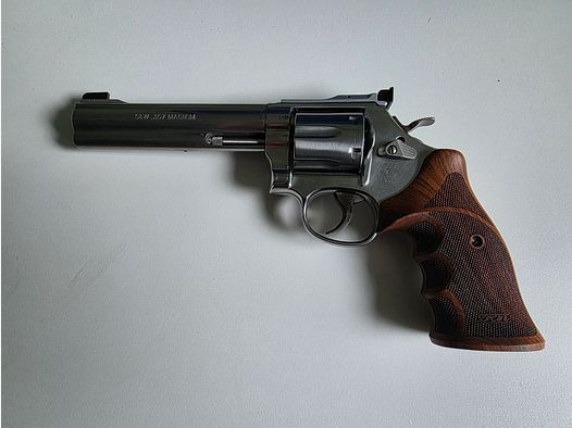 Smith & Wesson 686 Target Champion Deluxe .357 Revolver