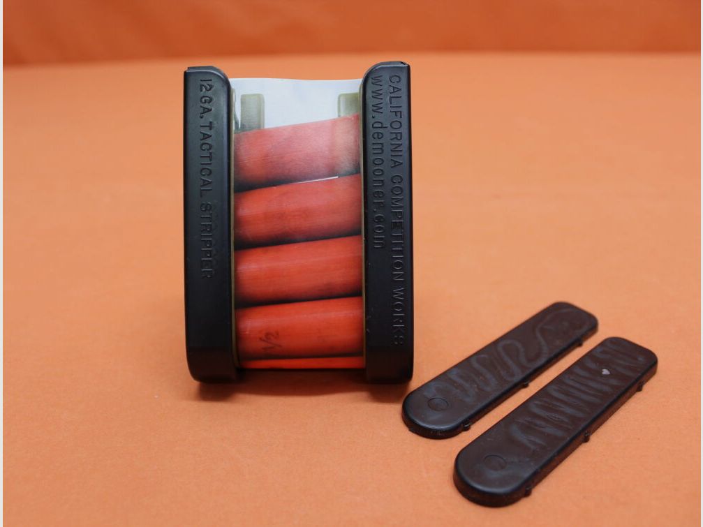 Competencia de California Competencia de California Funciona Caddy Shell (12GATAC4) Soporte de cartuchos para 4 cartuchos de perdigones 12GA Polímero negro con clip de cinturón de acero al carbono