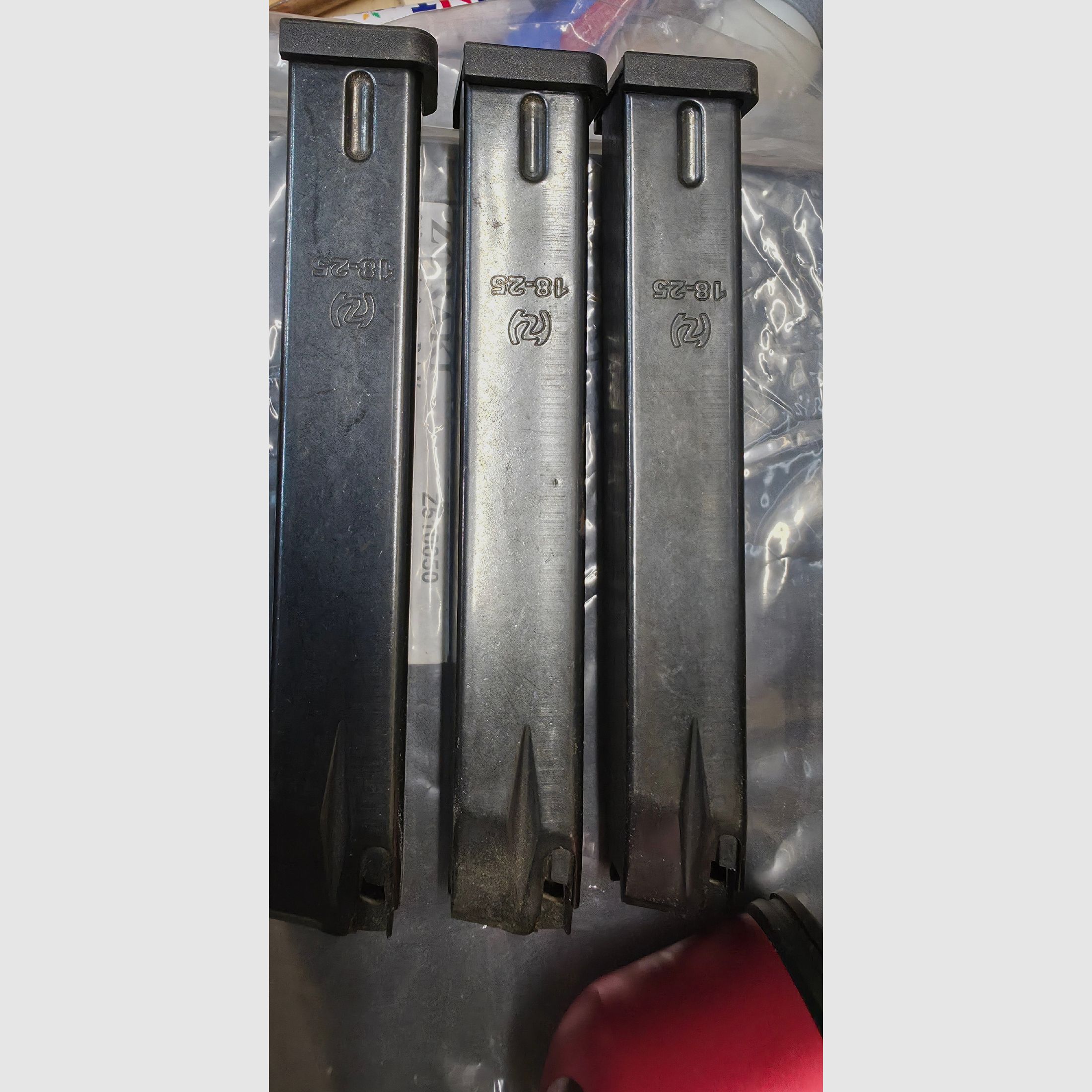 Zoraki 918 mit 3 Magazinen (25er) und Umarex Abschussbecher