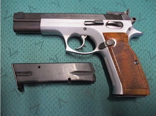 Pistolet Tanfoglio "The Ultra" 9mm Luger avec viseur de sport et chargeur de réserve Ultra
