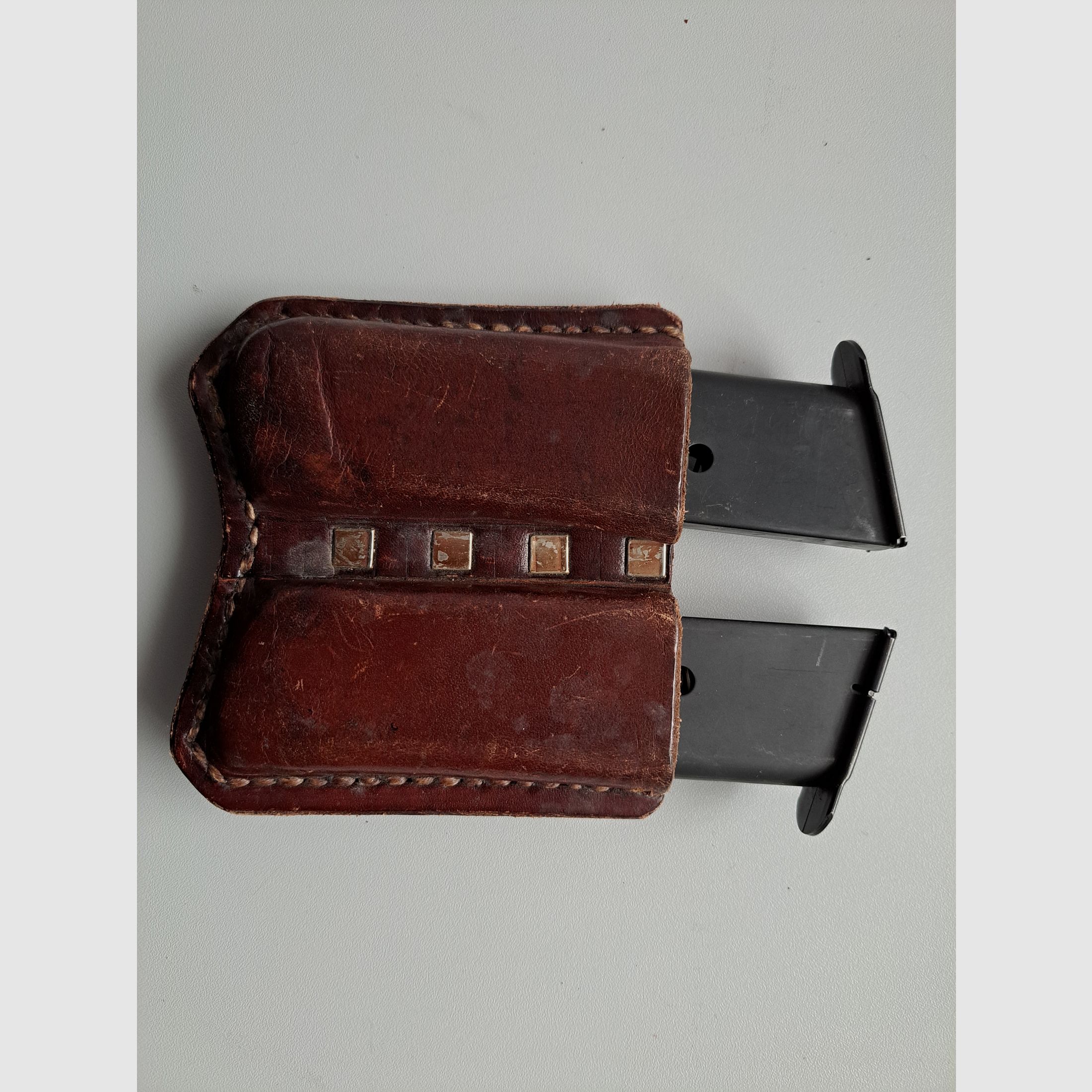 Zwei Magazine P 220 Kal. .45 ACP