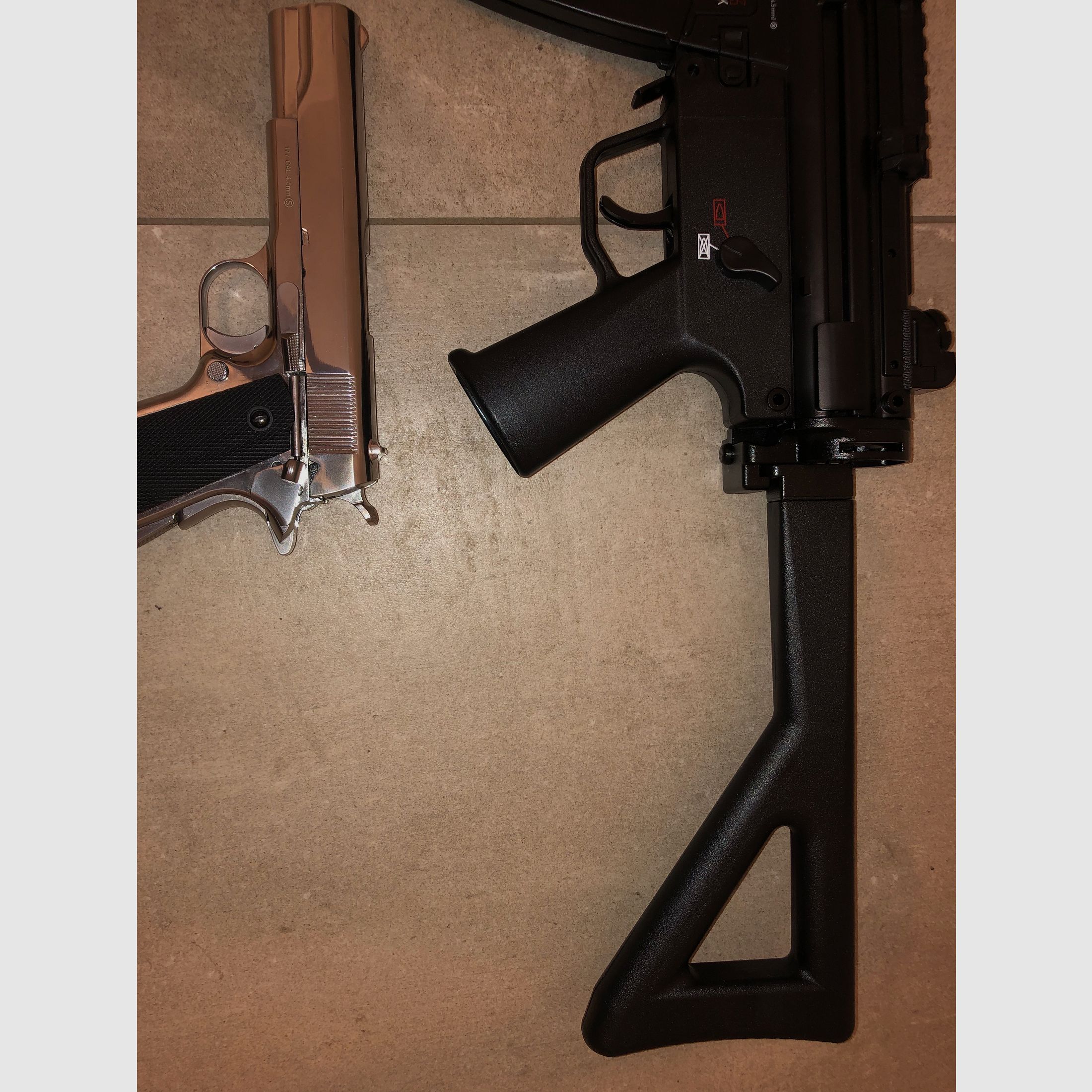 Umarex MP5 4,5mm CO2 + KLI M1911 4,5mm CO2 inklusive 30x CO2 Kapseln & 2.500 4,5mm Stahl BBs