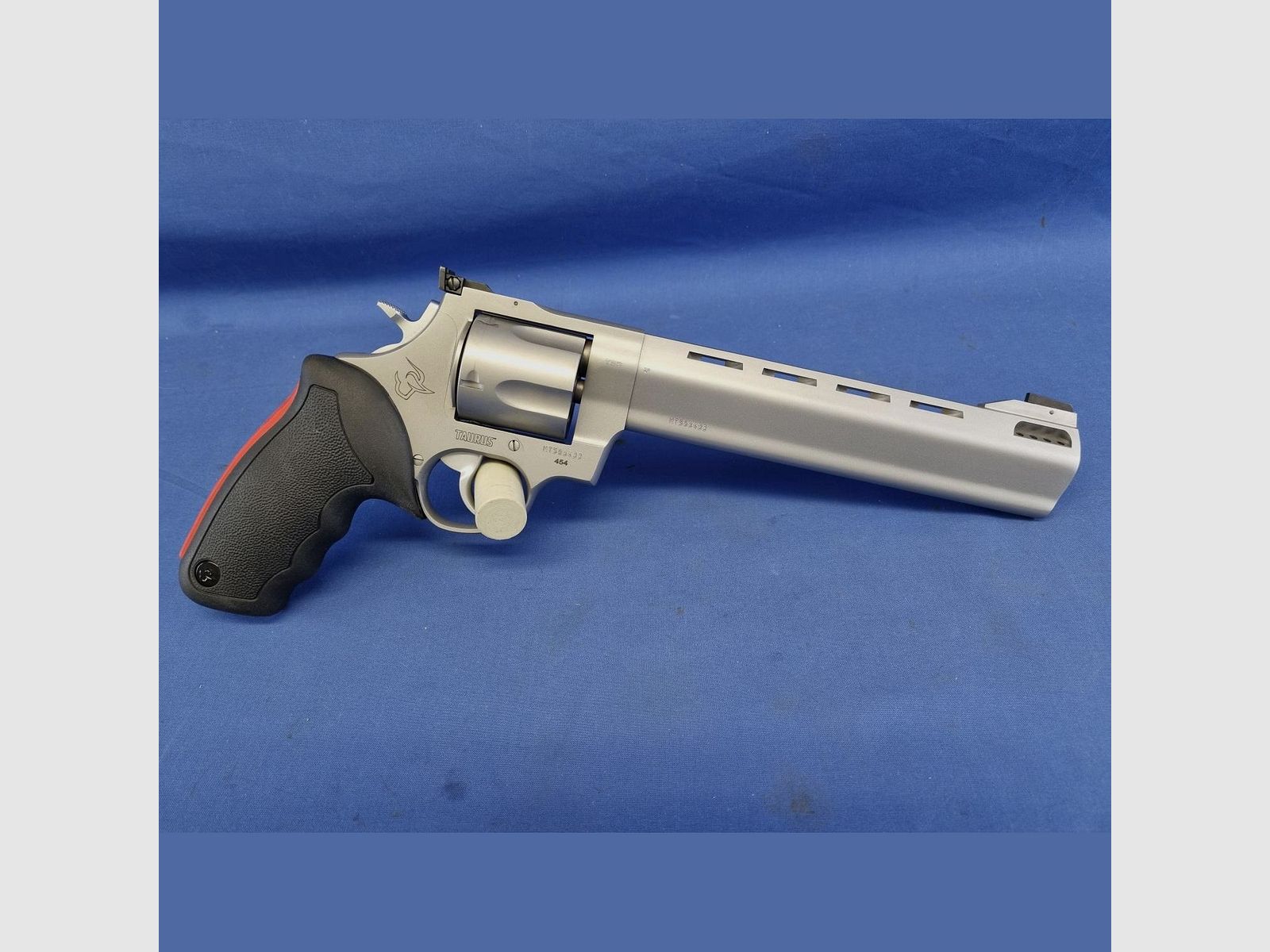 Taurus Revolver Raging Bull 444 Kal.44Mag. STS mat LL:6,5″ met compensator, afbeelding 2 van 3