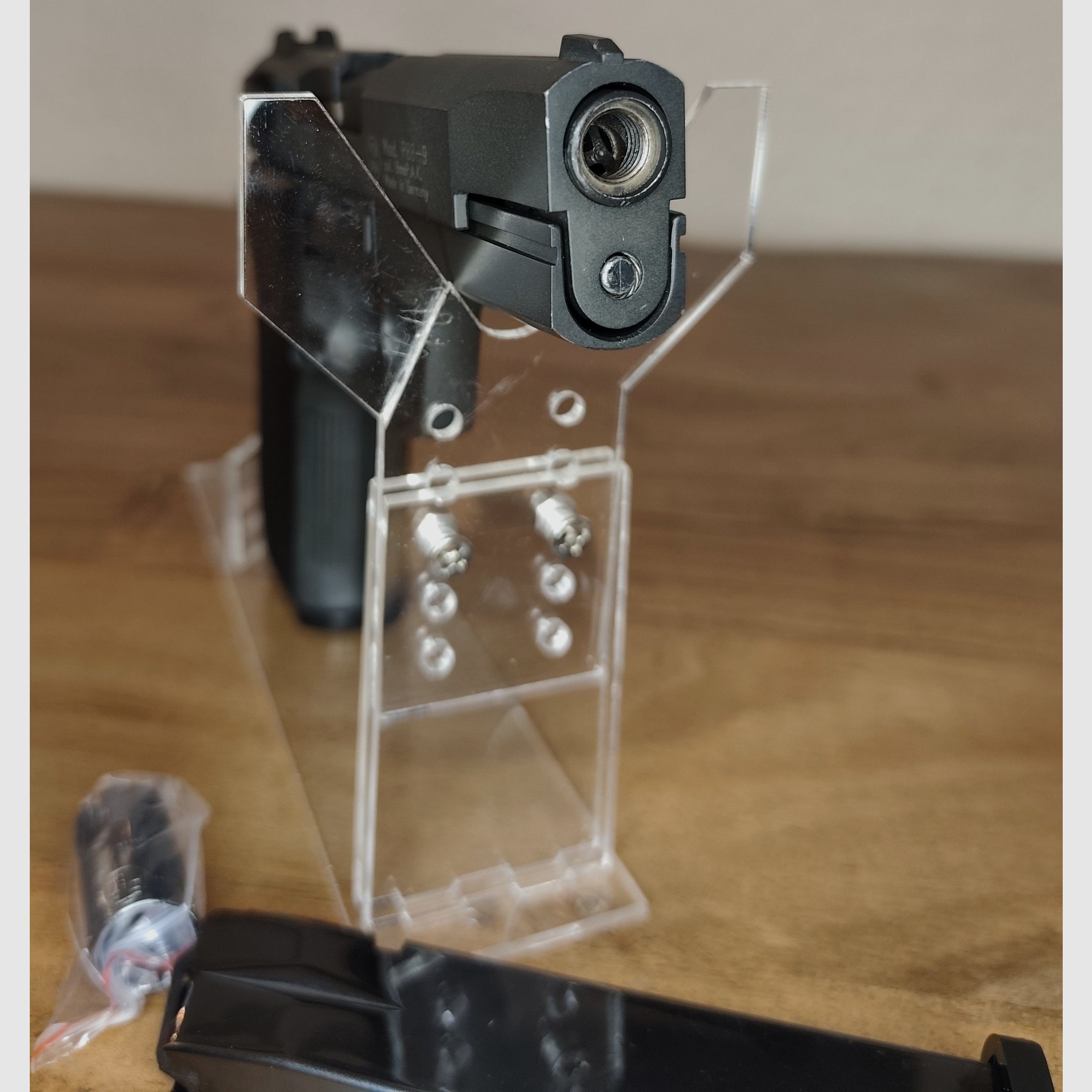 Walther P 88 Compact 9mm 2xMagazin schwarz PTB 764 Neuwertig Silvester-Set 25xPyro Effekte+50 Schuss Munition P.A.K.