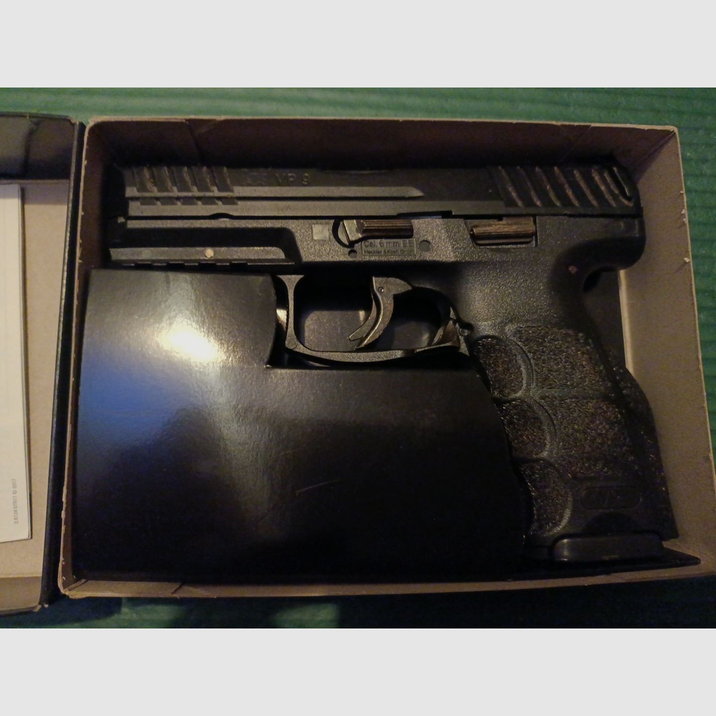 Heckler und Koch VP9 Umarek metall 6mm Softair 0,5 J. Authentic replica