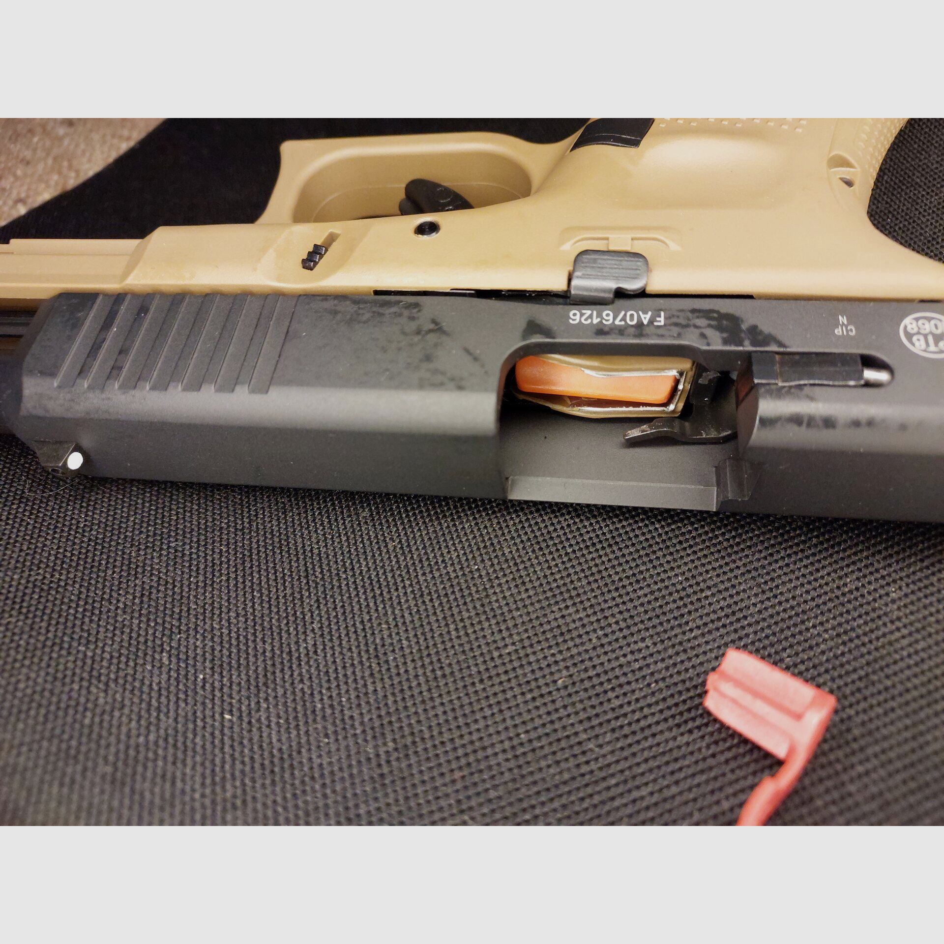 Glock 17 Gen5 Schreckschuss Pistole French Army 9 mm P.A.K. Coyote, French Army Edition (PTB 1068) - 2 Magazin