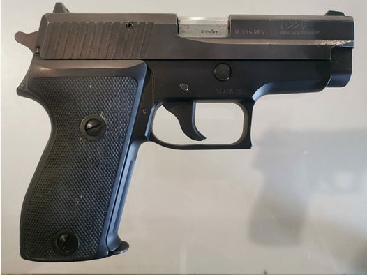 Pistola semiautomática SigSauer P225