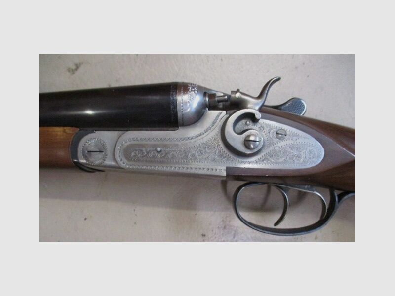 Spanish double-barreled shotgun with side locks
