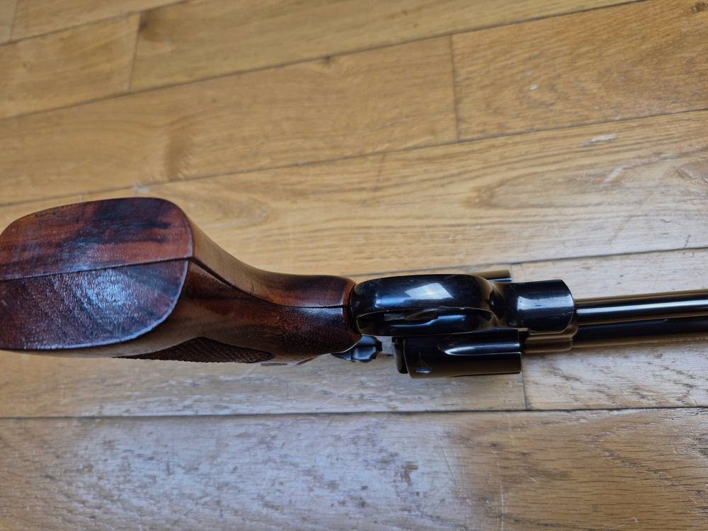 Terror of bears! – Smith & Wesson M29-2 Revolver – Cal .44Mag – Barrel 8&prime; 3/8 inches – The longest in the catalog! – Exceptional blued finish – Gun from 1980 – Stunning mechanics and unavailable today – Cinematic myth as much as a firearm! TBE++!, image 9 of 27