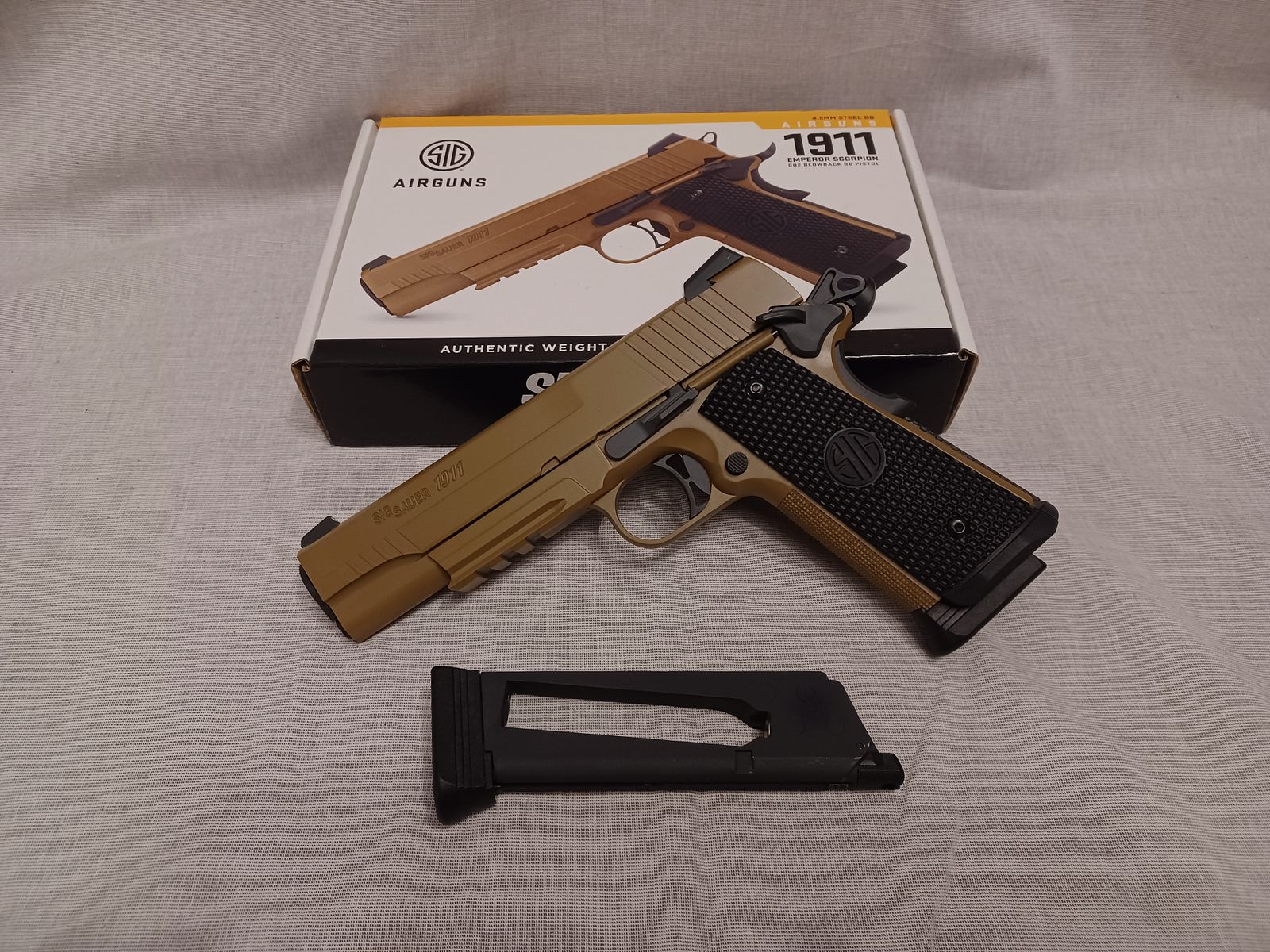 SIG SAUER 1911 Emperor Scorpion / 4,5 mm BB / BlowBack / CO2 / Pistole / OVP (35)