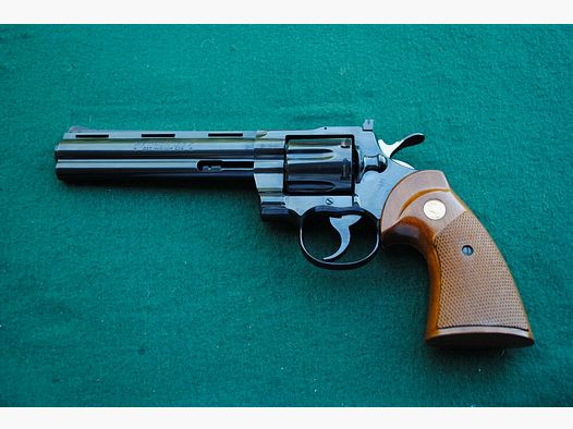 Colt Python, épreuve 74, longueur de canon 6", poignées d'origine, jamais tiré