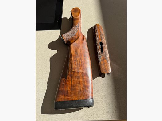 Blaser D99 Vorder und Hinterschaft mit lederbezogene Schaftkappe