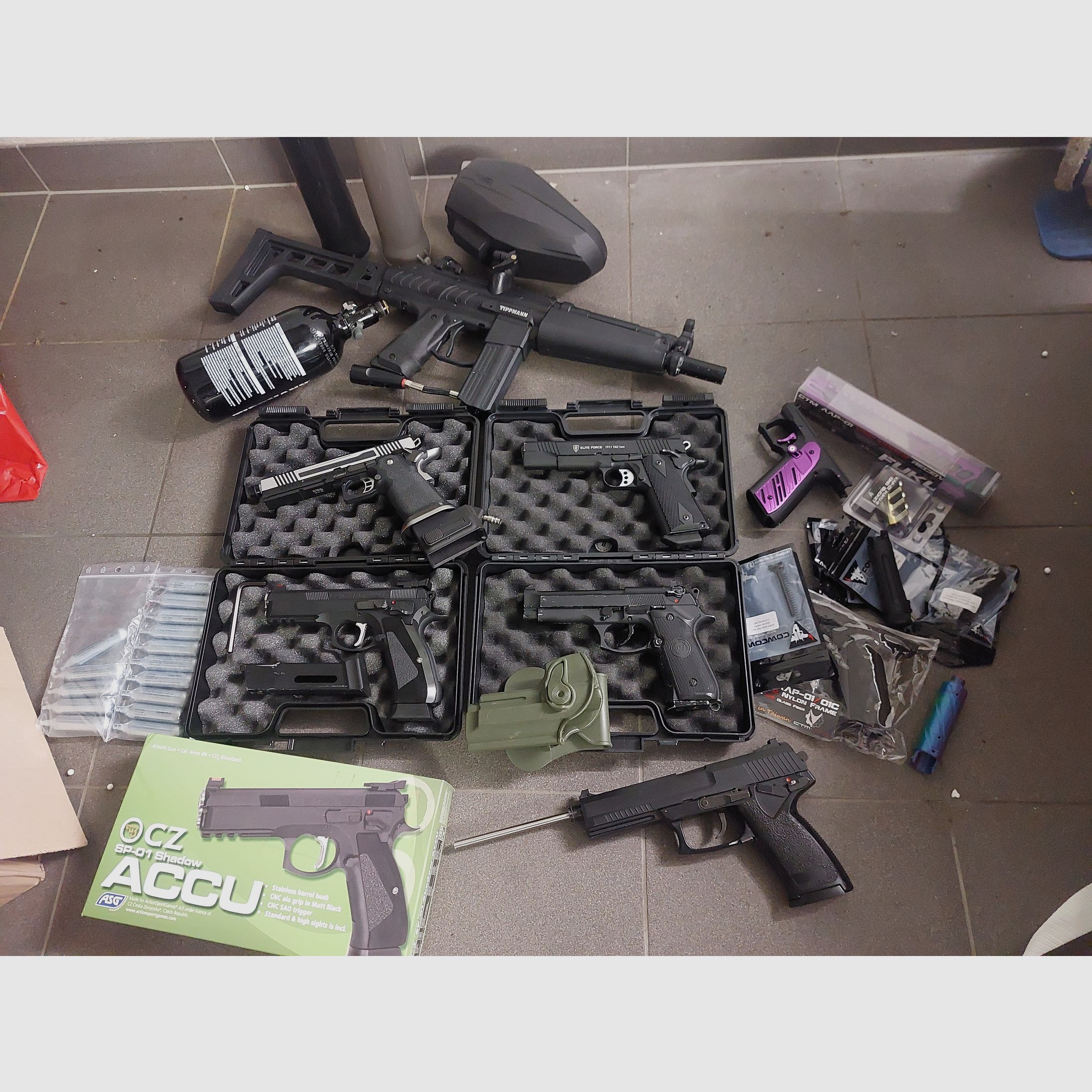 Airsoft / Paintball Konvolut Verkauf Entrümpelung - Aw Custom, CZ75 SP-01 Shadow , Elite Force 1911, Beretta M92, Tippmann