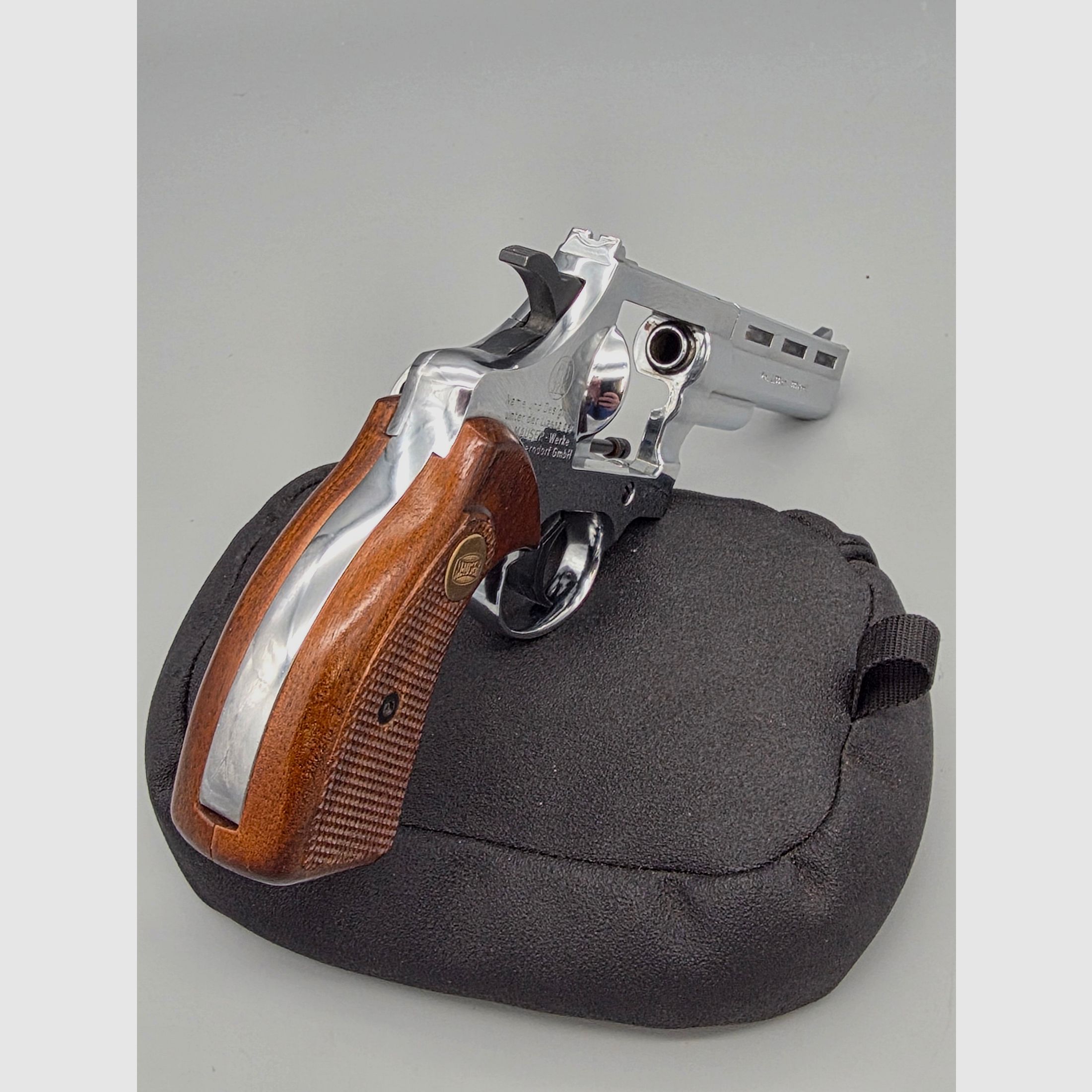 Sammler SRS Revolver Mauser L100 Chromfinish mit Holzgriffen im Kaliber 9mm Knall .380 Schreckschuss