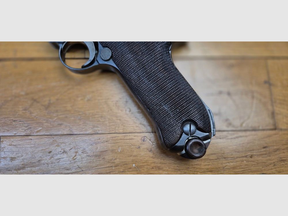 Muy bonito Pistol Luger P08 Primera guerra mundial – Fabricación DMW de 1915 – Totalmente monomatriculado excepto cargador – Muy buena mecánica – Cañón impresionante – Estado raro para sus 111 años! – TBE+, imagen 19 de 23
