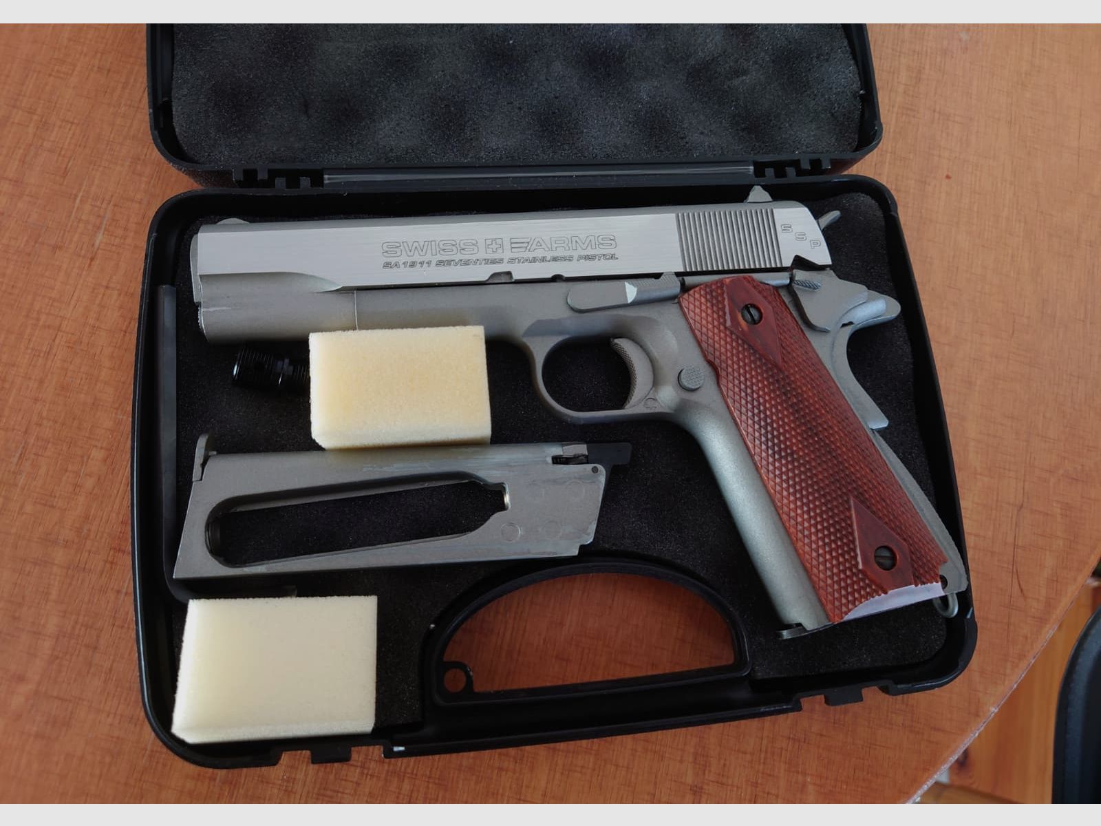 SWISS ARMS 1911 Seventies Stainless 4.5mm BB CO2 (inkl. 2 magazine)