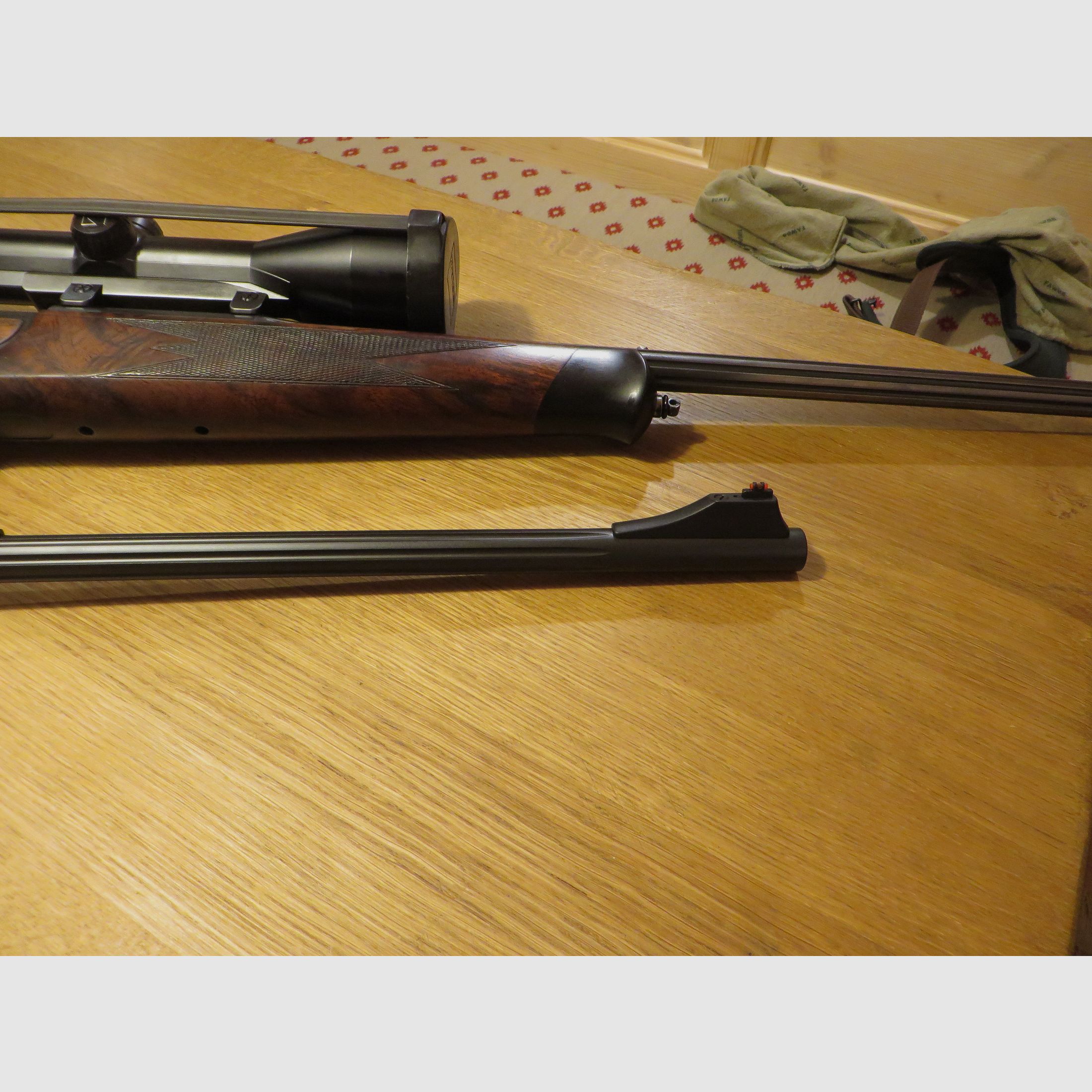 Blaser R93 Attache Holzklasse 7 z lufcami w kalibrze 6,5x57 i wymiennym lufą 30.06