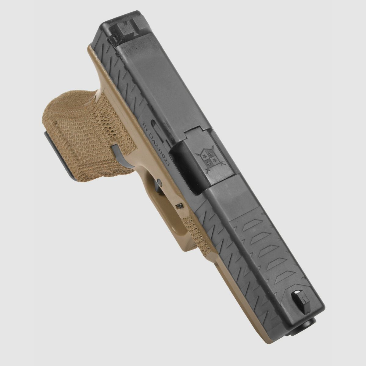 P05 GBB Airsoft Pistole in Tan | Delta Armory