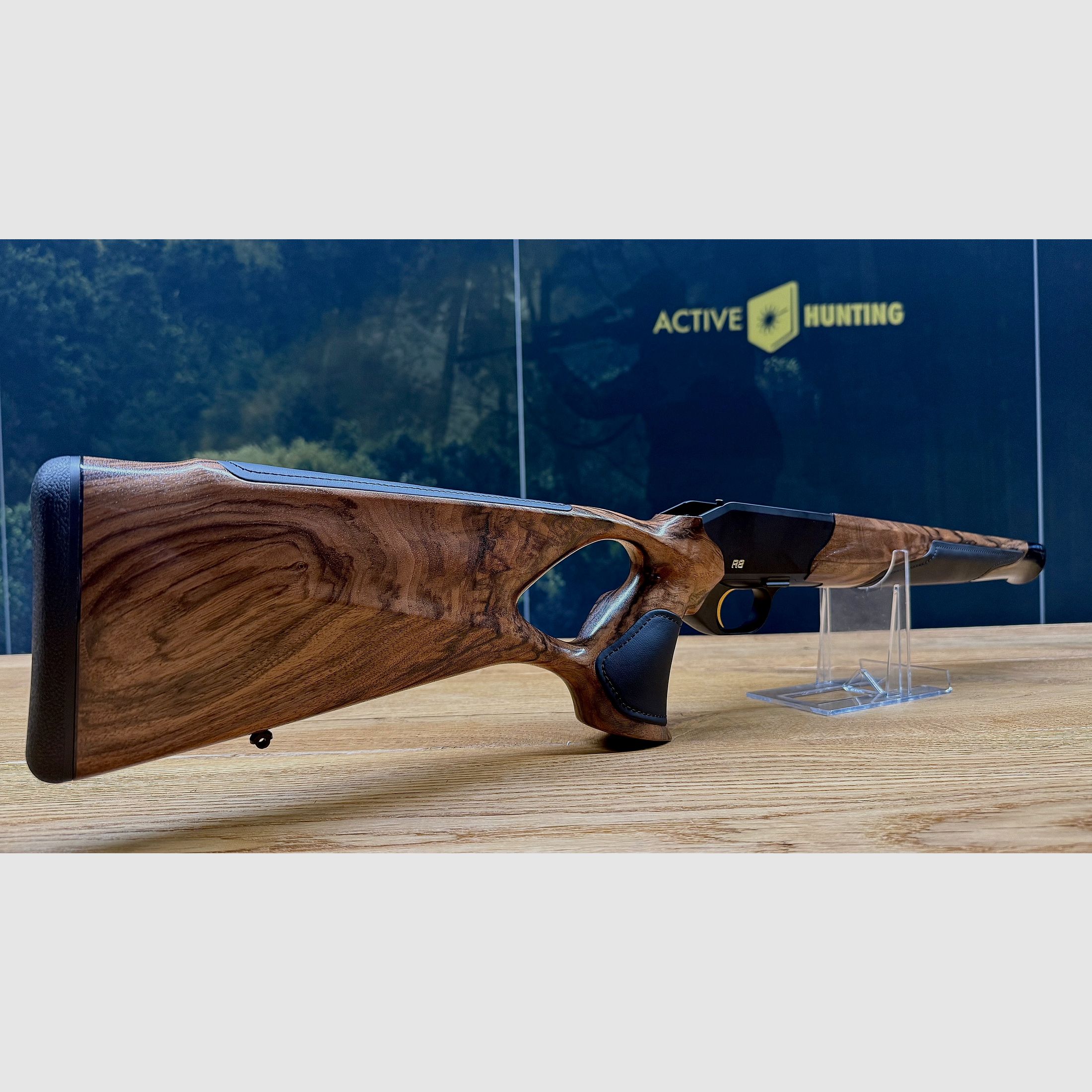 Blaser R8 Success Leder Schaft mit System / Holzklasse 6 / Leder schwarz / Goldelemente